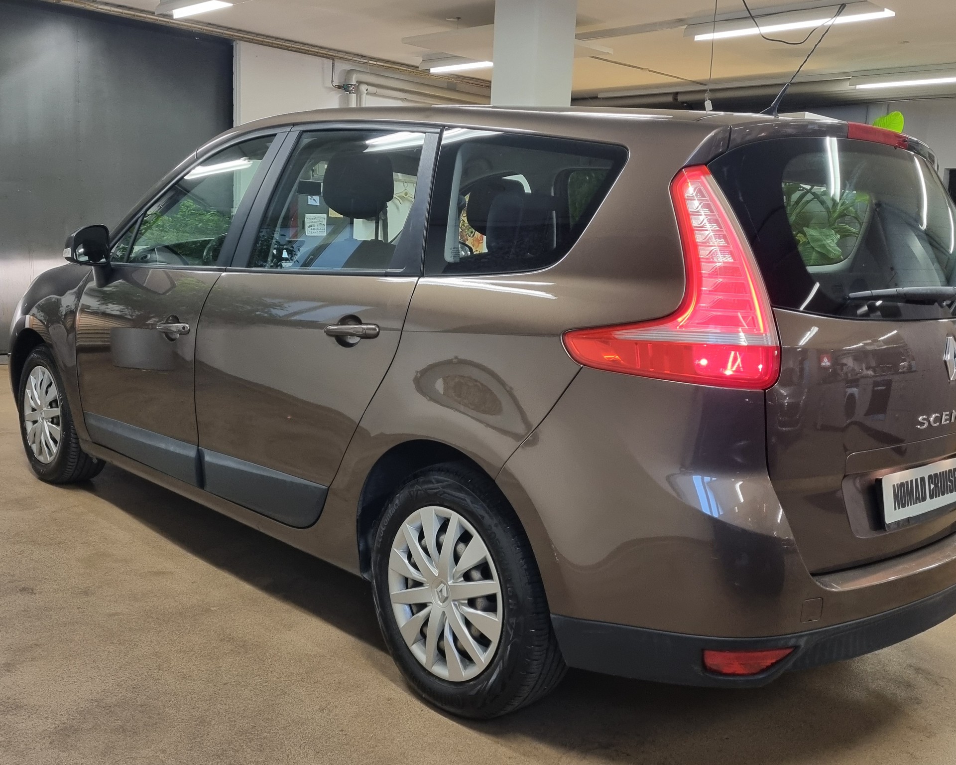 RENAULT Grand Scénic 2.0 16V Dynamique X-Tronic CVT-image-6