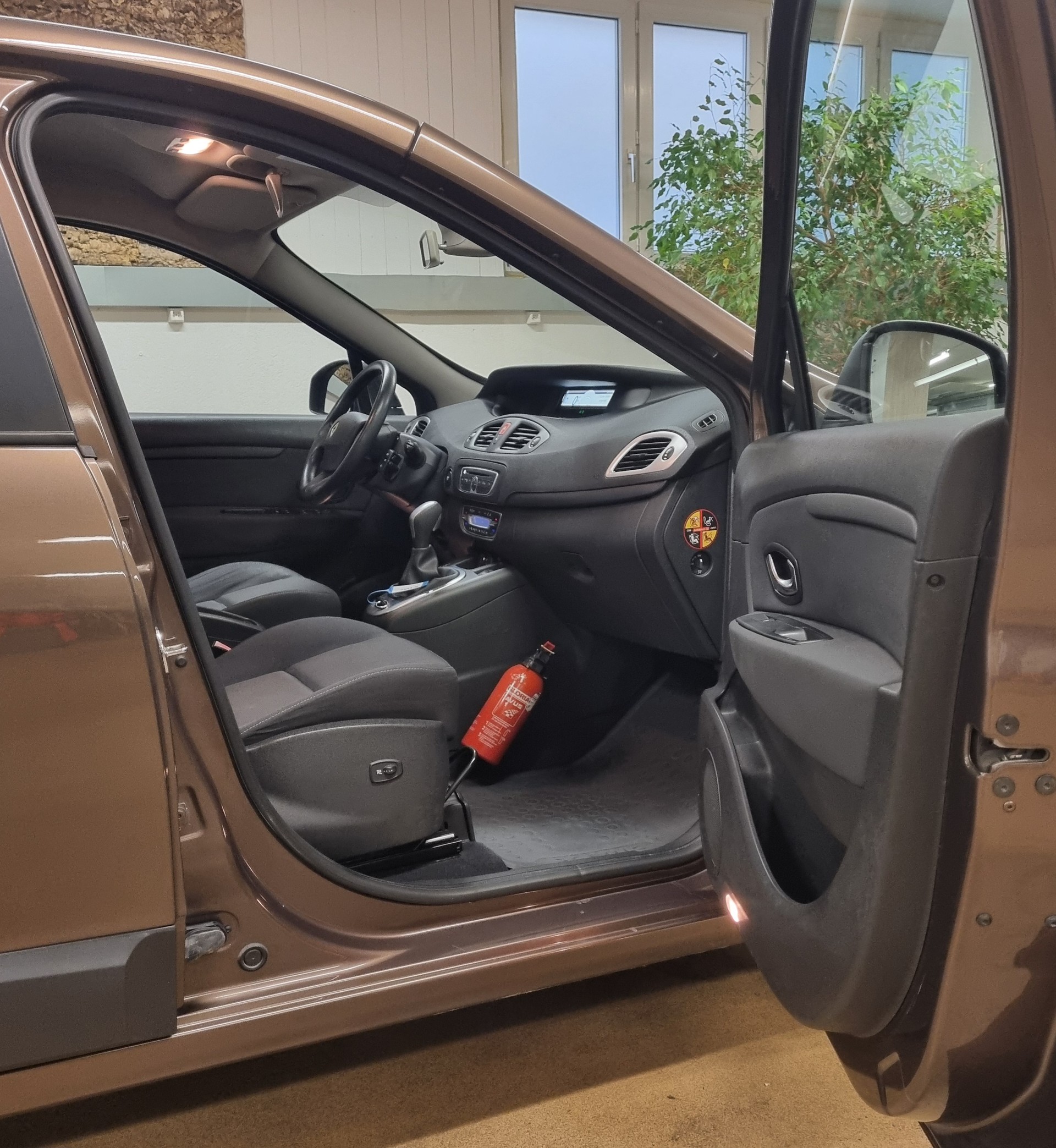 RENAULT Grand Scénic 2.0 16V Dynamique X-Tronic CVT-image-8