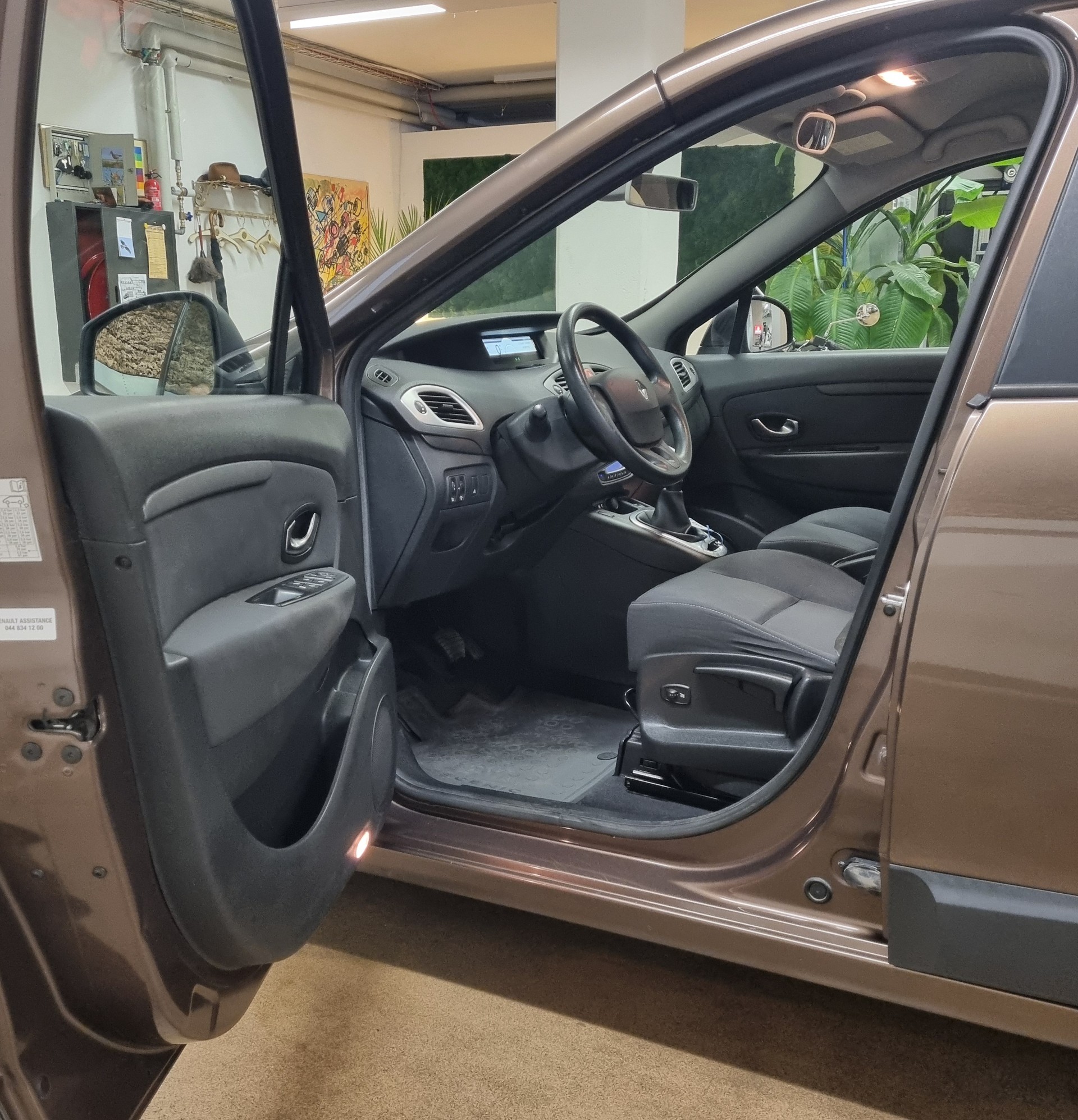 RENAULT Grand Scénic 2.0 16V Dynamique X-Tronic CVT-image-7