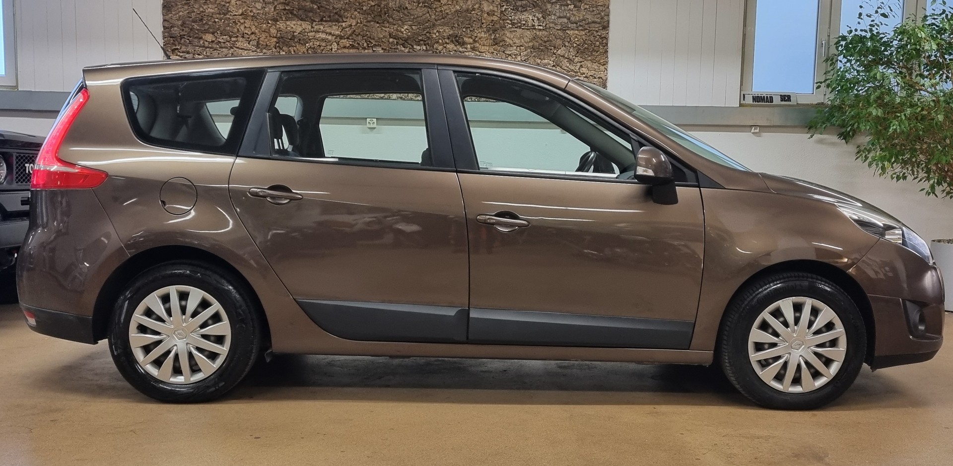 RENAULT Grand Scénic 2.0 16V Dynamique X-Tronic CVT-image-3