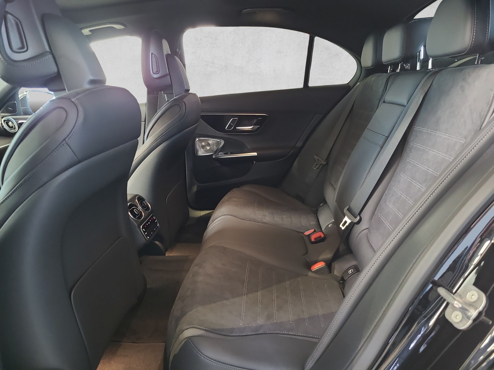 MERCEDES-BENZ C 220 d Swiss Star 4M AMG Line-image-2