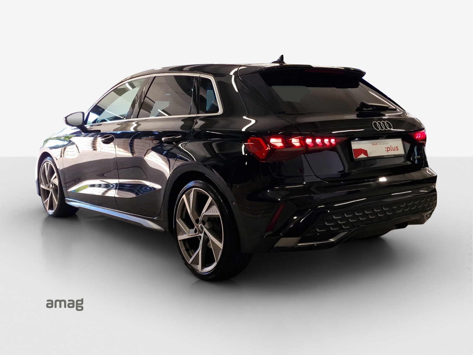 AUDI A3 Sportback TFSI 150 kW quattro S line S tronic-image-2