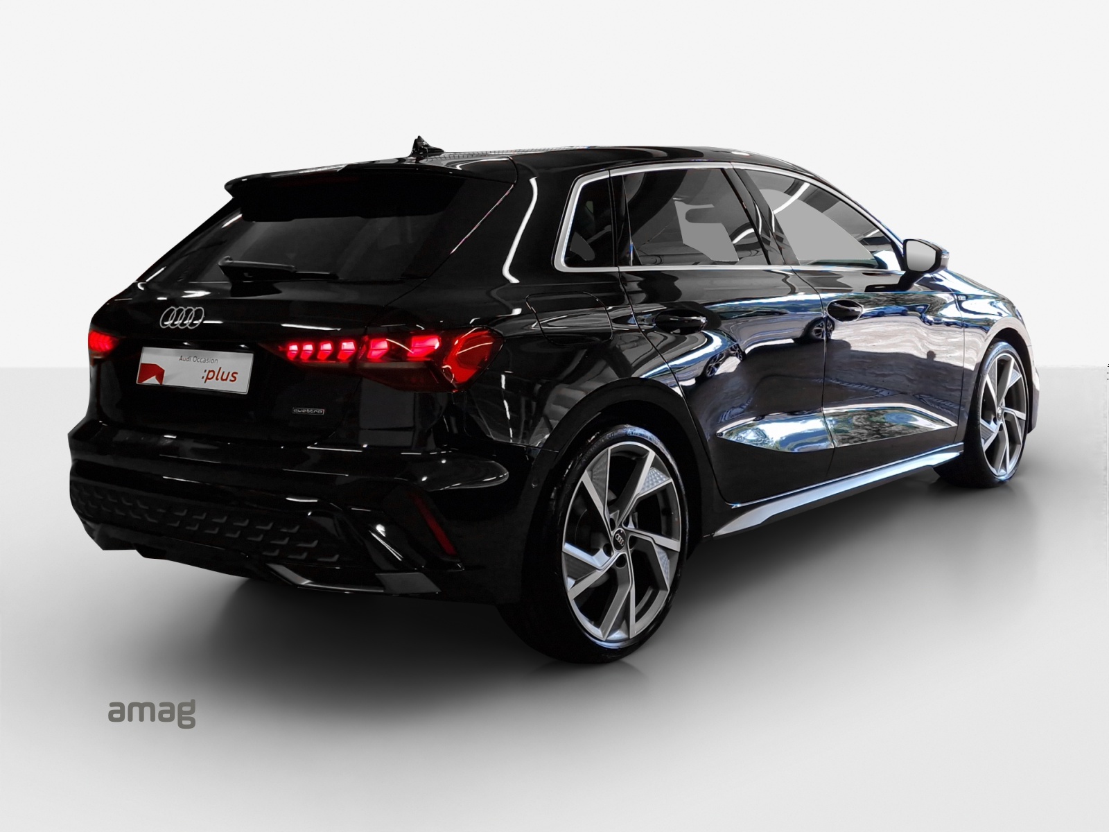 AUDI A3 Sportback TFSI 150 kW quattro S line S tronic-image-4