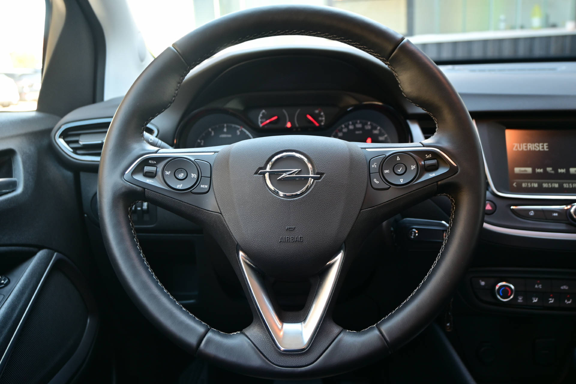 OPEL Crossland X 1.2 T 130 Enjoy S/S-image-16