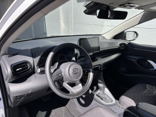 TOYOTA Yaris 1.5 Comfort e-CVT-image-6