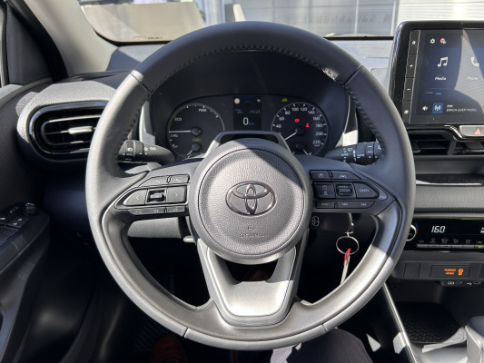 TOYOTA Yaris 1.5 Comfort e-CVT-image-8
