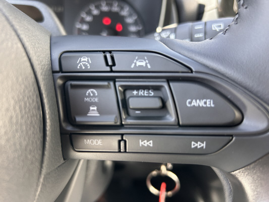 TOYOTA Yaris 1.5 Comfort e-CVT-image-9