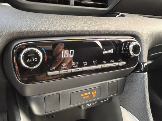 TOYOTA Yaris 1.5 Comfort e-CVT-image-12