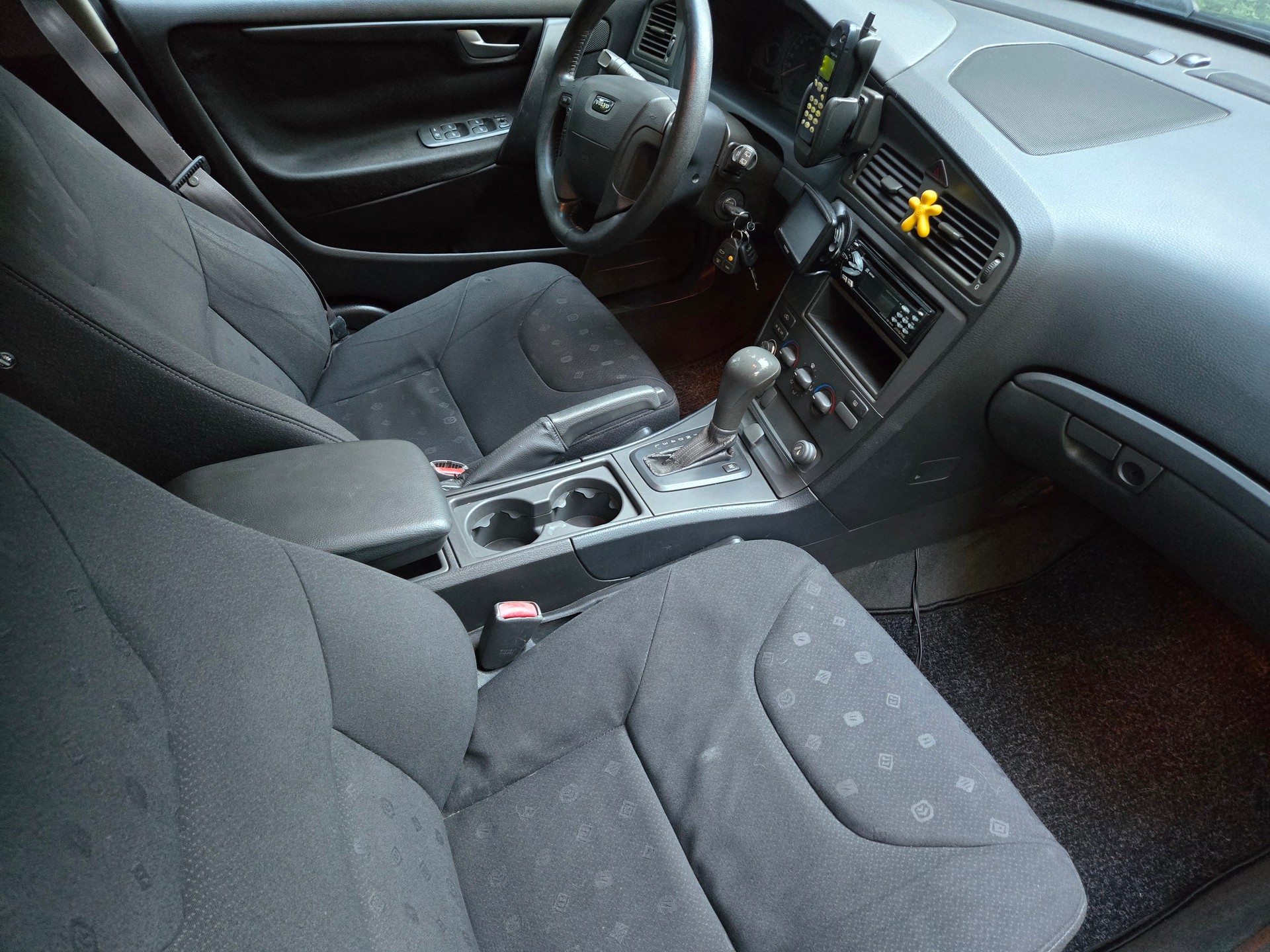 VOLVO V70 2.4T-image-12