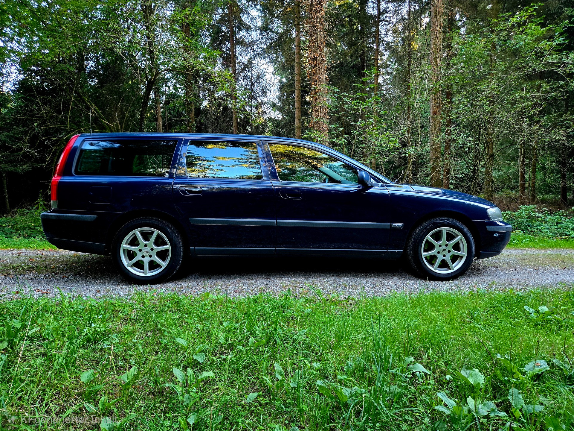 VOLVO V70 2.4T-image-6