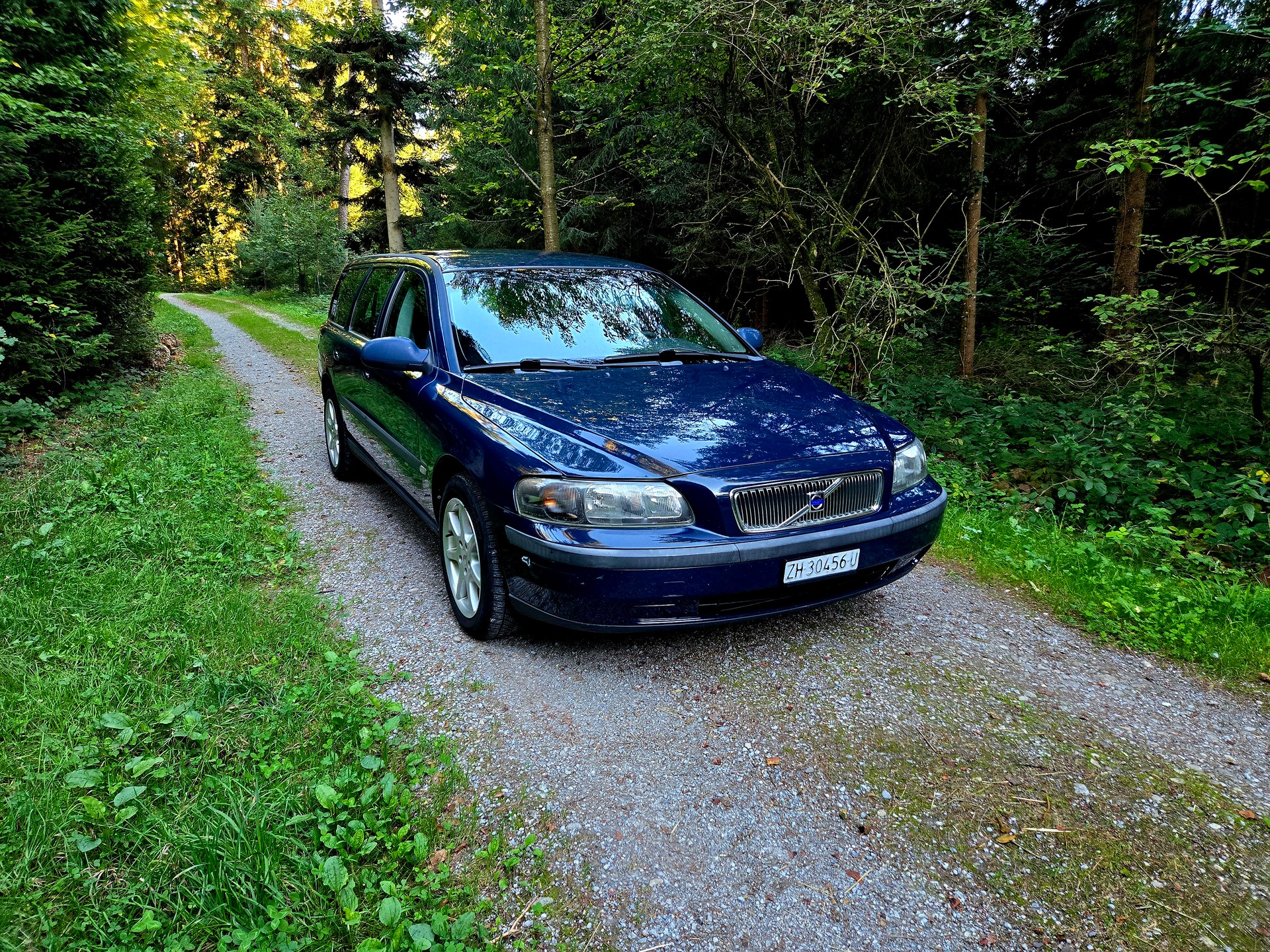 VOLVO V70 2.4T-image-1