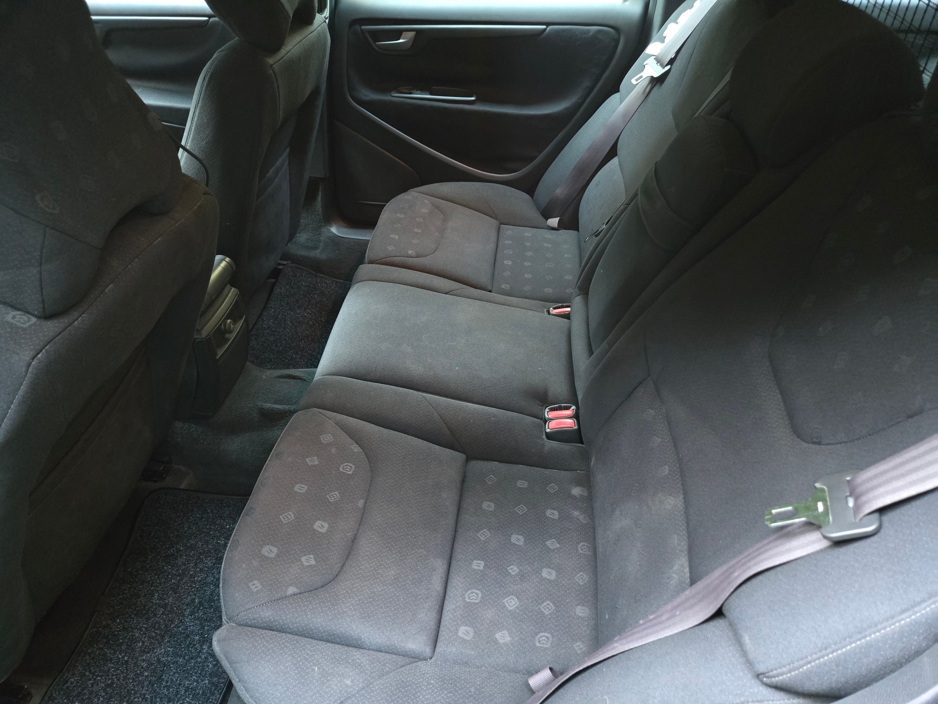 VOLVO V70 2.4T-image-13
