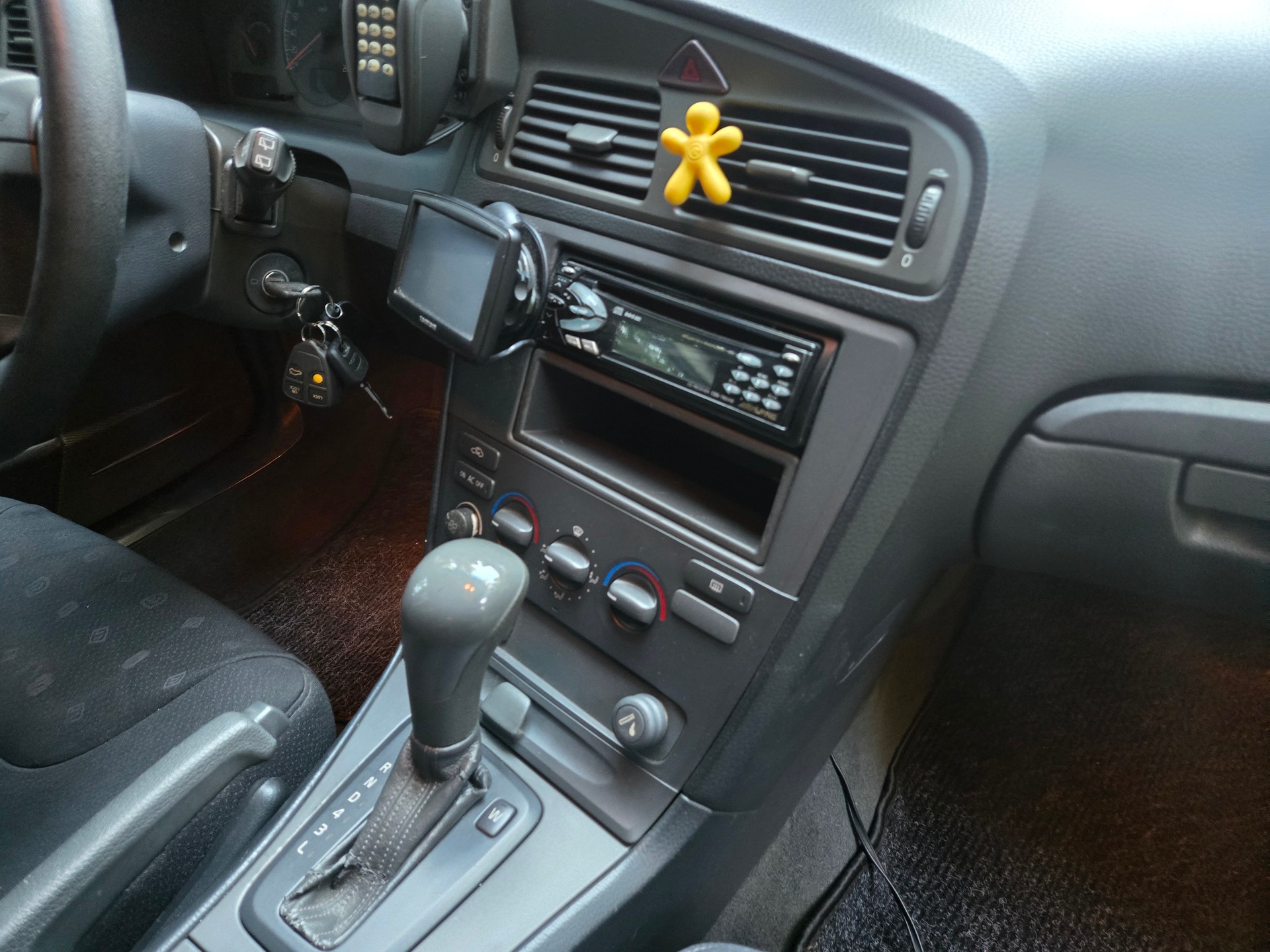 VOLVO V70 2.4T-image-4