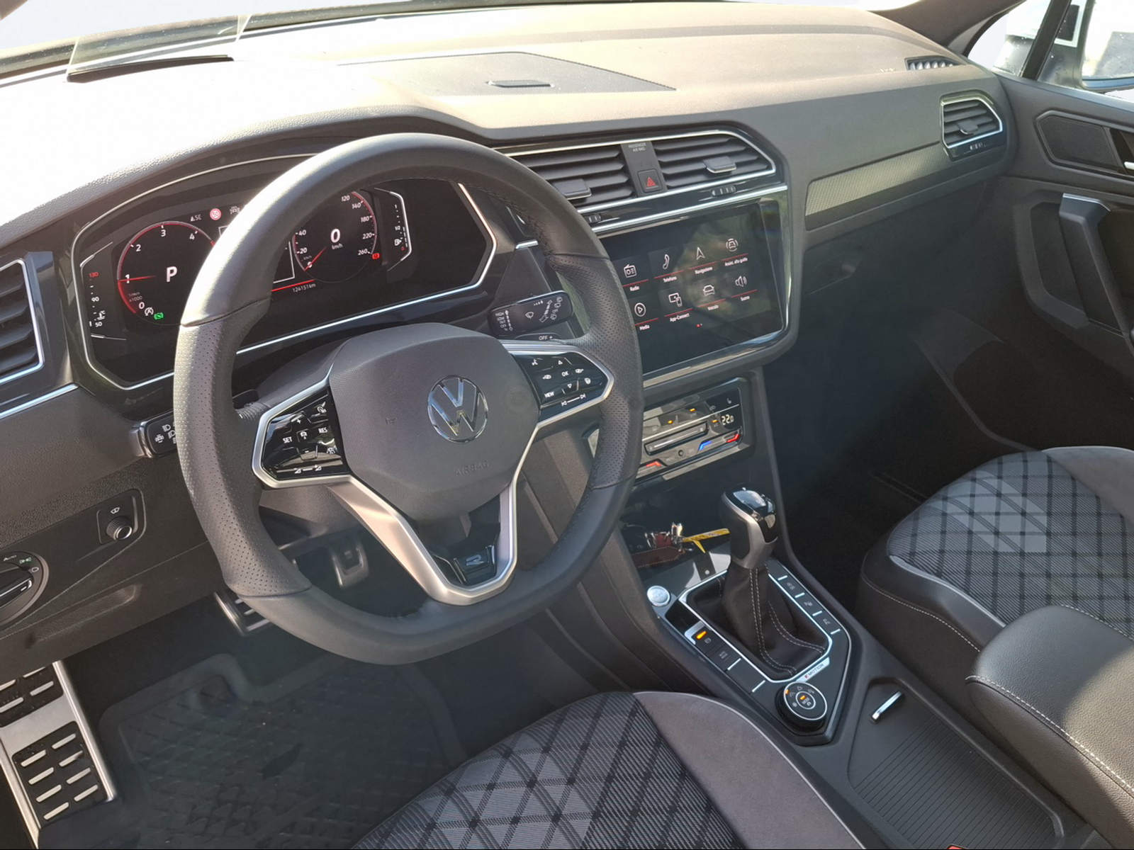 VW Tiguan 2.0 TDI SCR R-Line 4Motion DSG-image-10