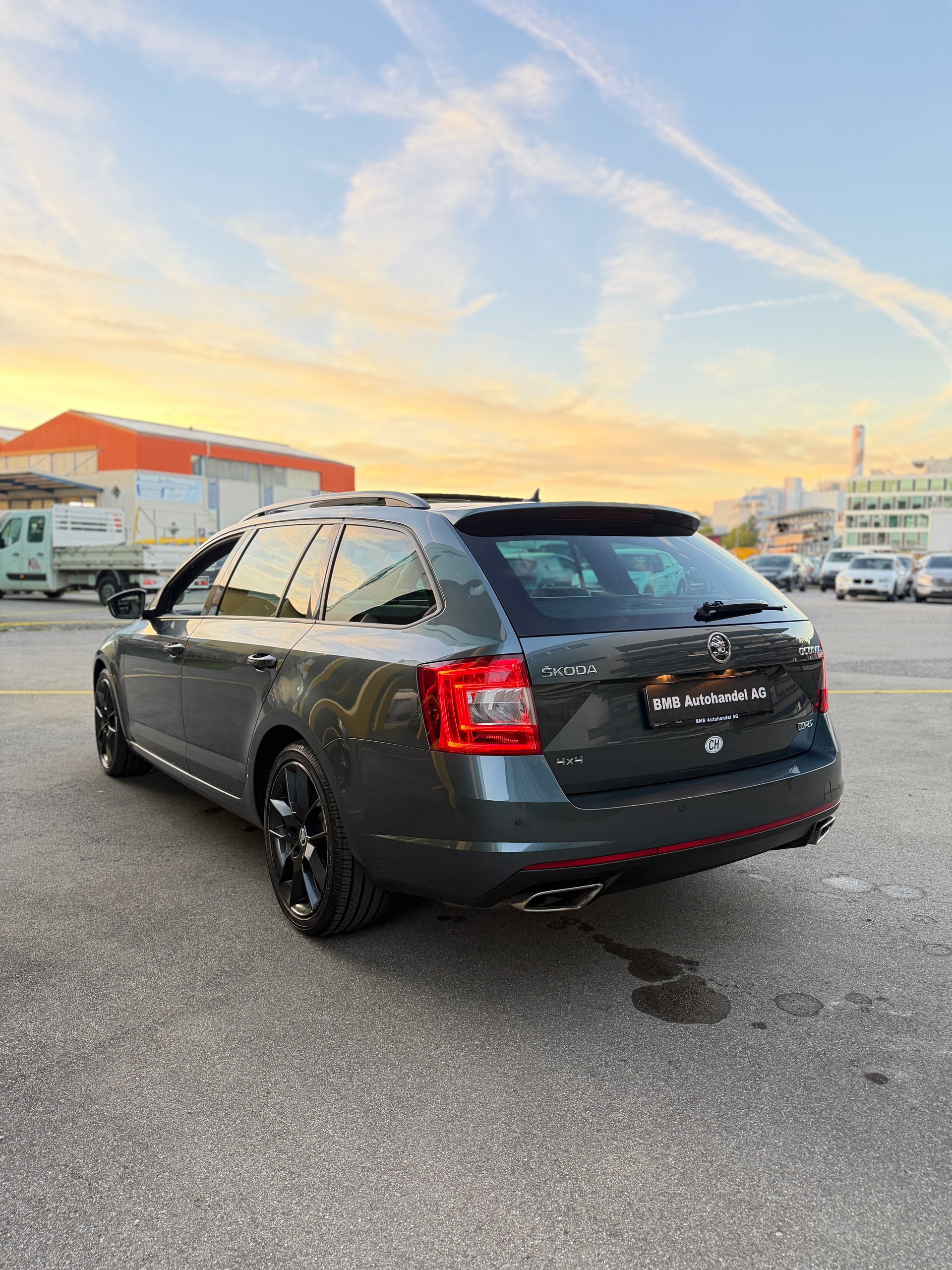 SKODA Octavia Combi 2.0 TDI RS 4x4 DSG-image-4