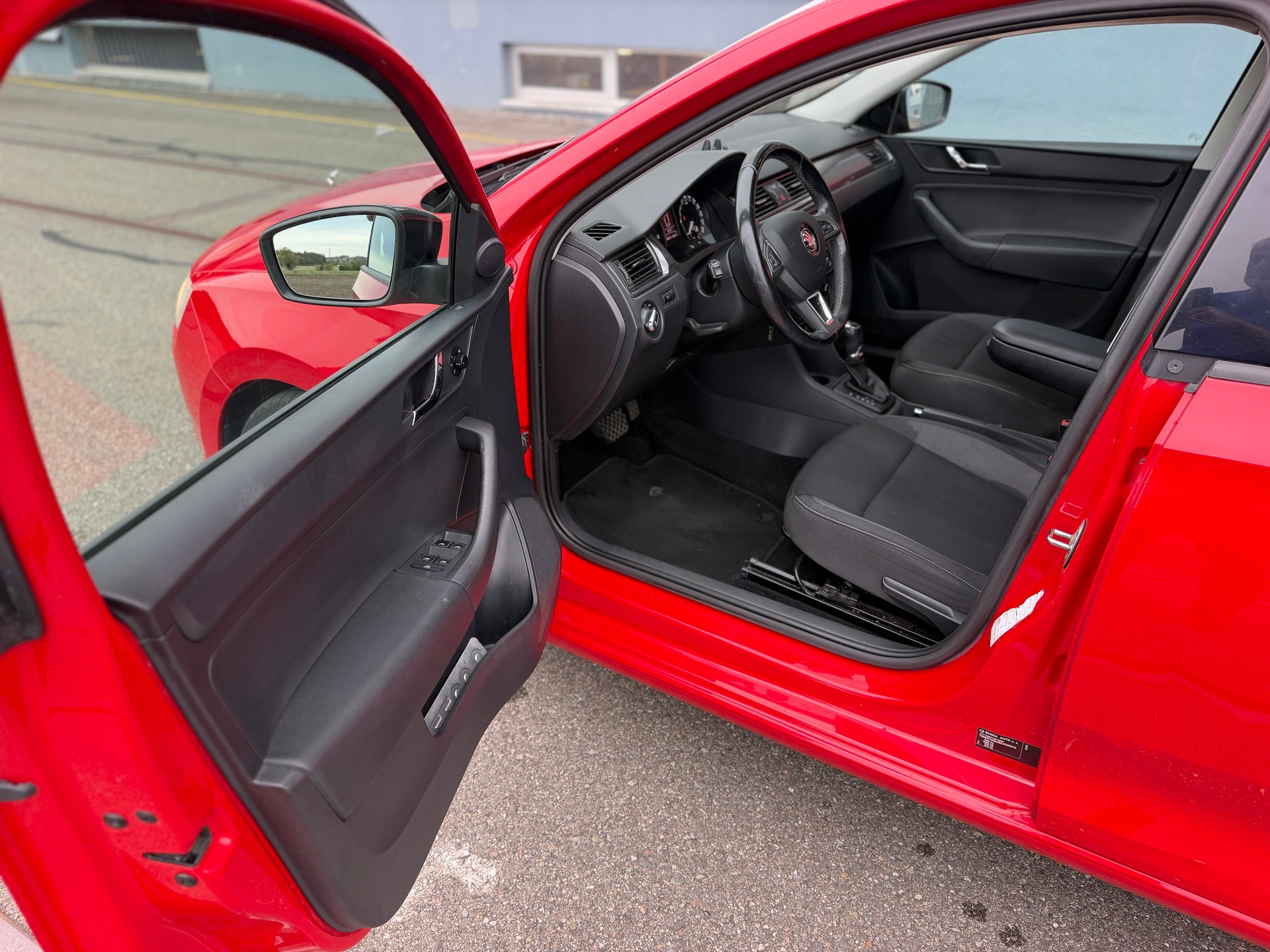 SKODA Rapid Spaceback 1.4 TSI Ambition DSG-image-14