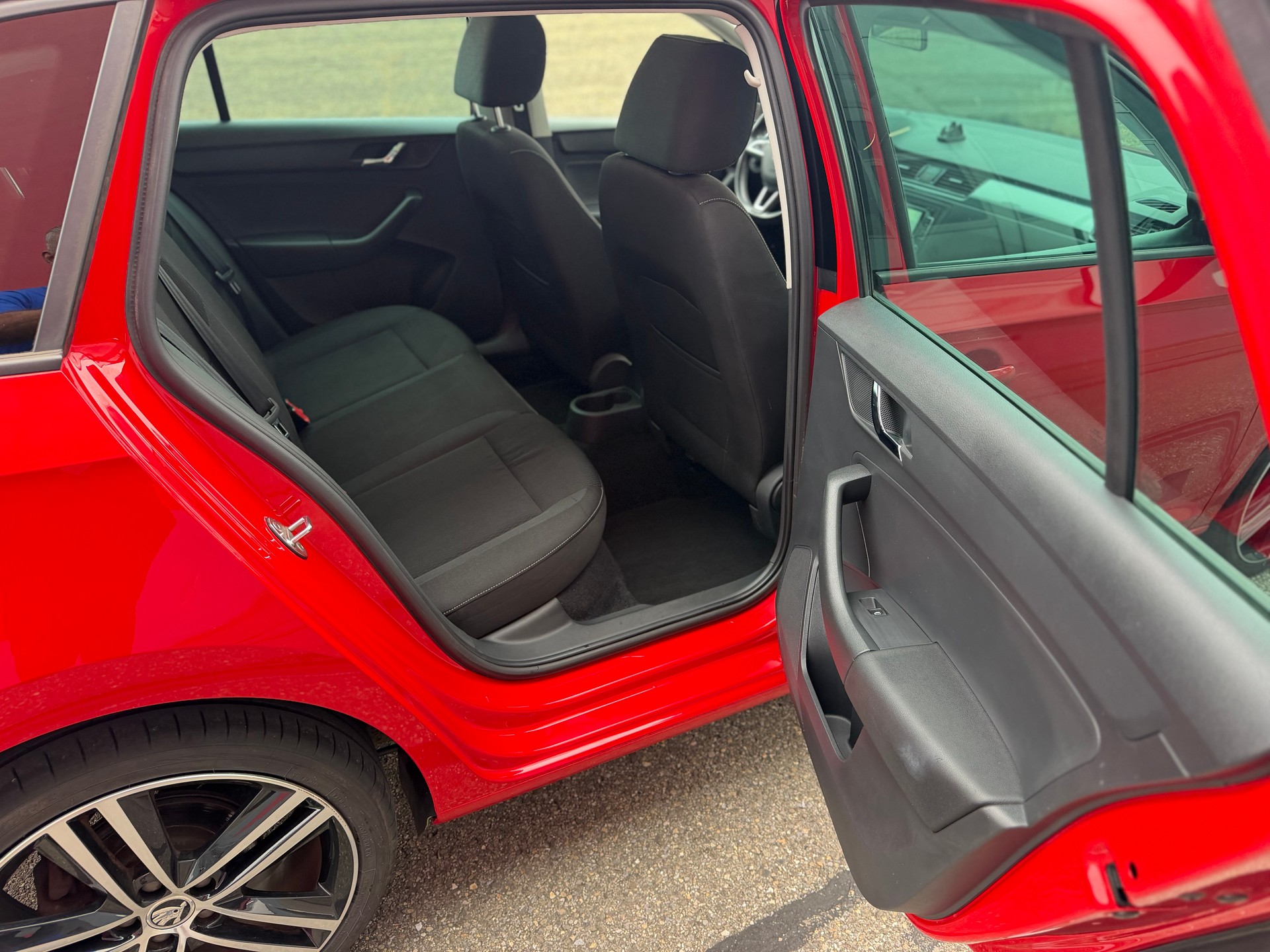 SKODA Rapid Spaceback 1.4 TSI Ambition DSG-image-9