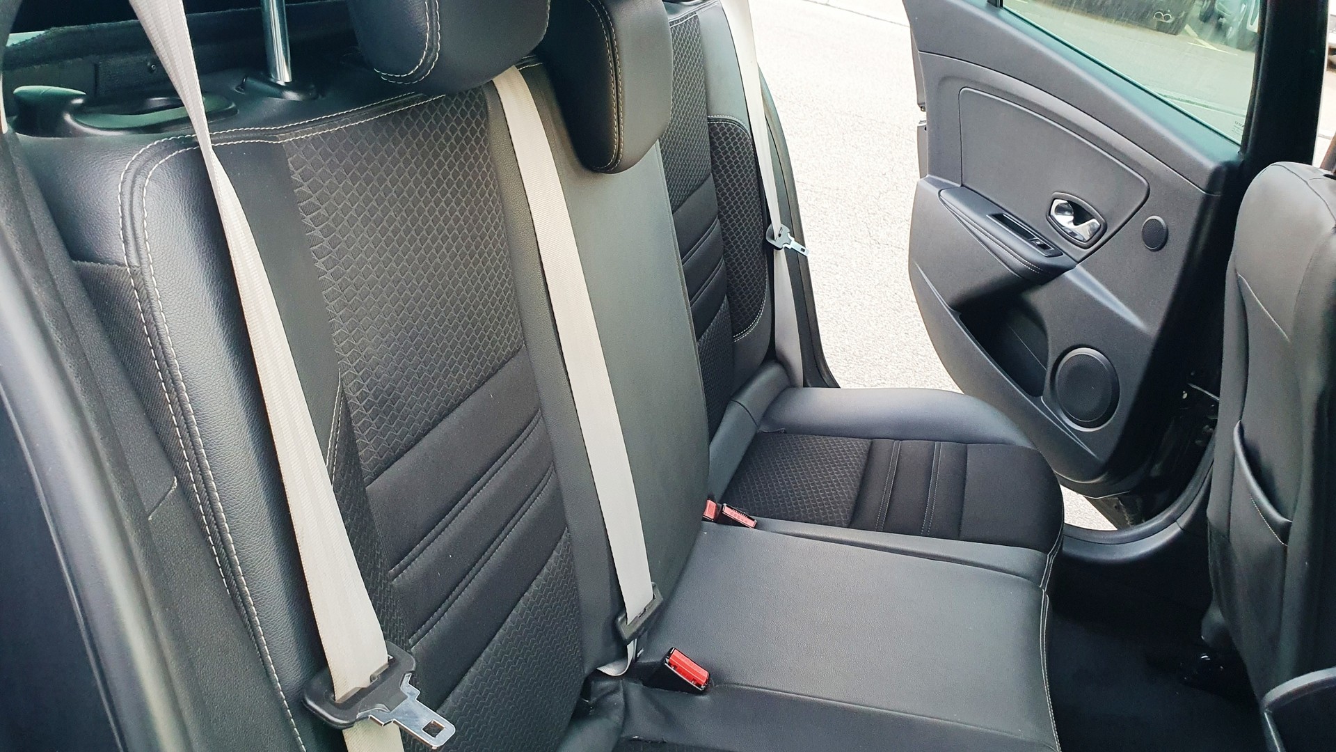 RENAULT Mégane Grandtour 1.2 16V Turbo Swiss Edition EDC-image-9