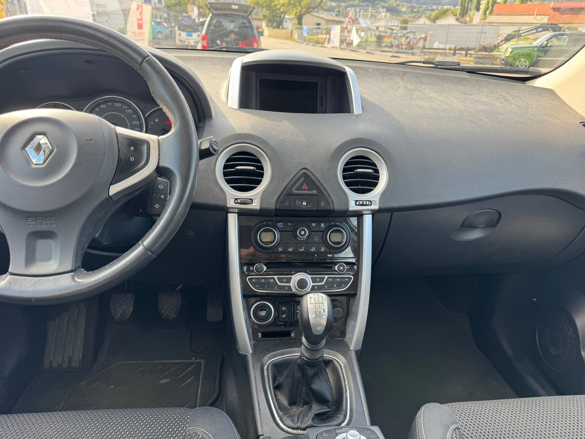 RENAULT Koleos 2.5 Dynamique 4x4-image-10