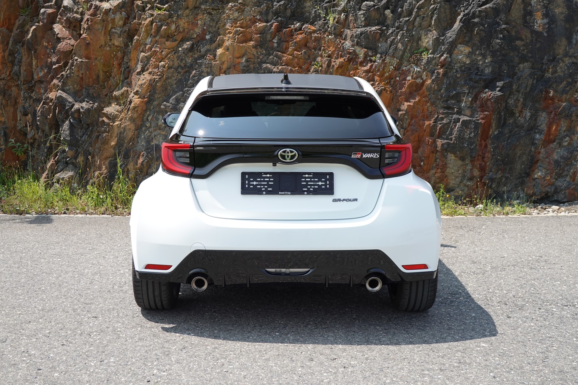 TOYOTA Yaris 1.6 GR Sport-image-2