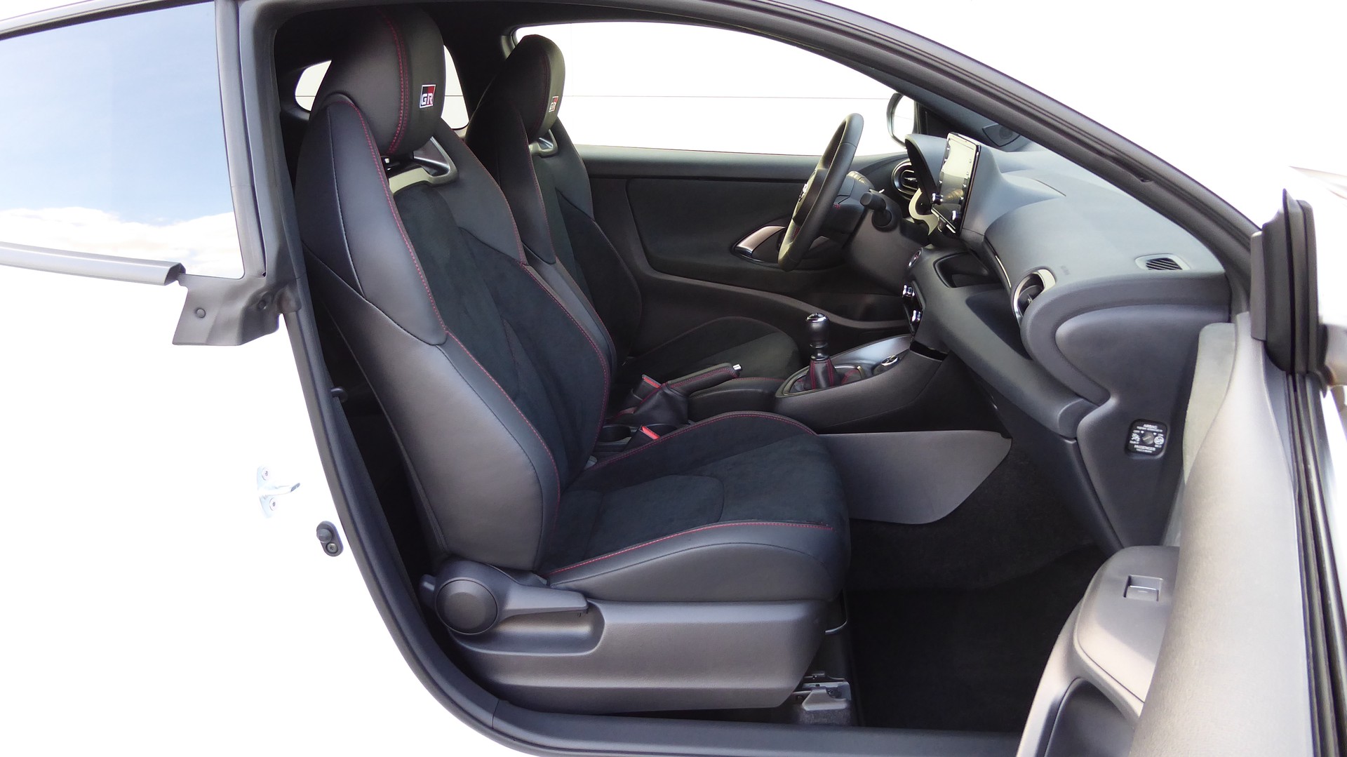 TOYOTA Yaris 1.6 GR Sport-image-11