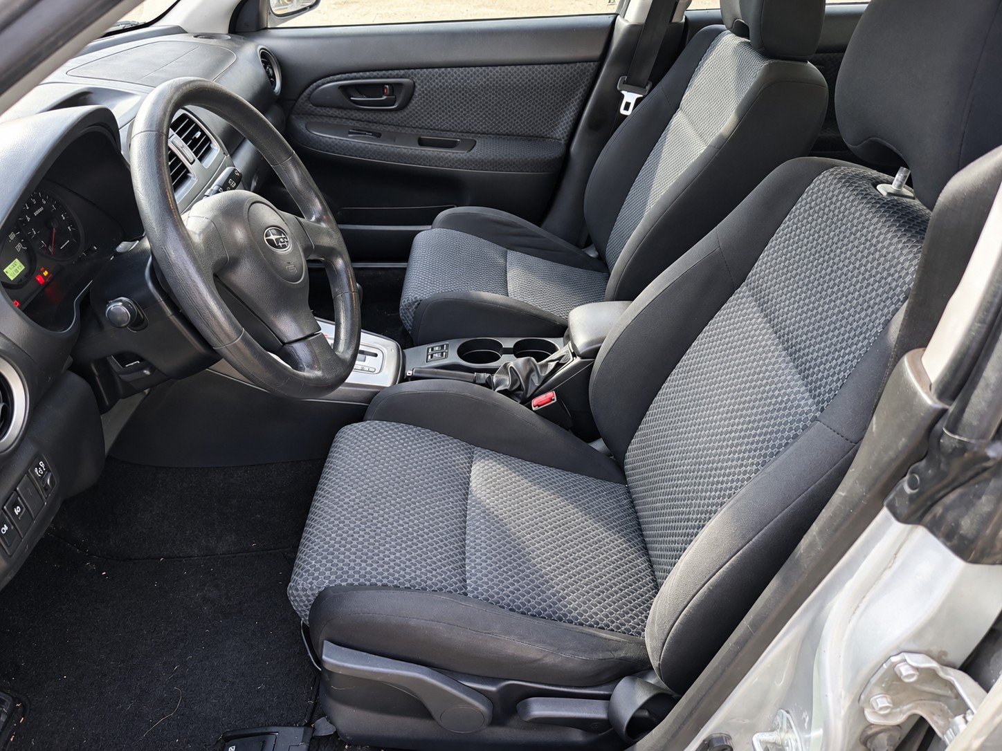 SUBARU Impreza 1.5R Swiss De Luxe Automatic-image-7