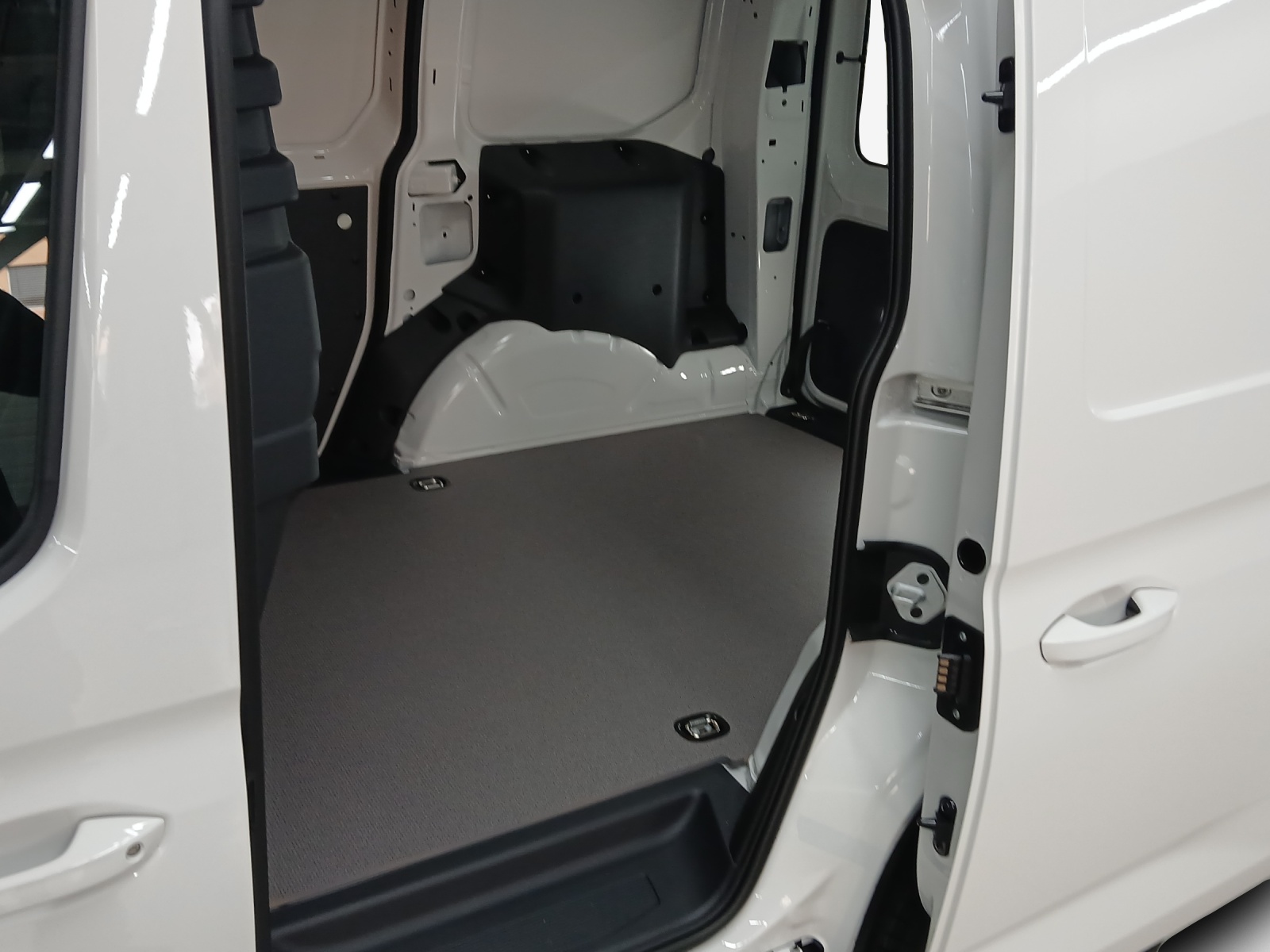 VW Caddy Cargo 1.5 TSI Plug in Hybrid Entry DSG-image-11