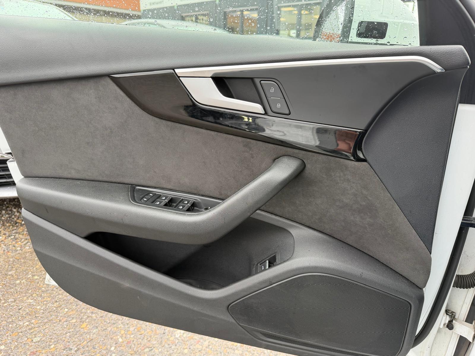AUDI A4 Avant 3.0 V6 TDI quattro S-Line-image-19