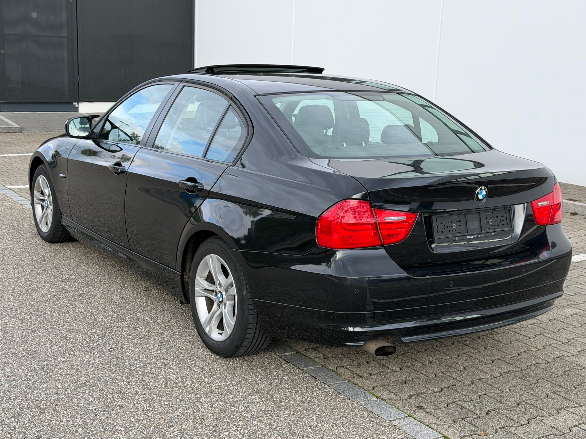 BMW 318d-image-2