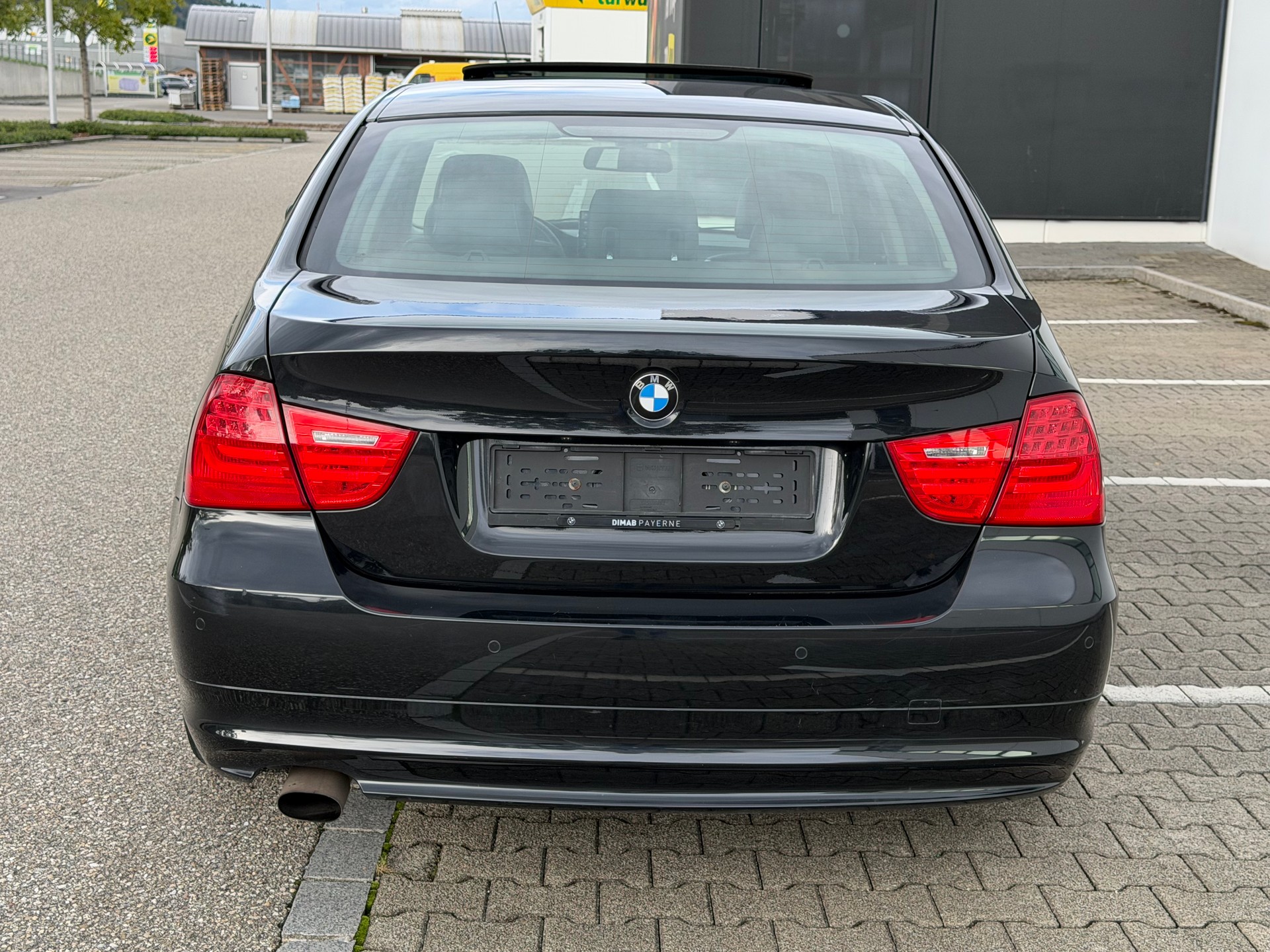 BMW 318d-image-5