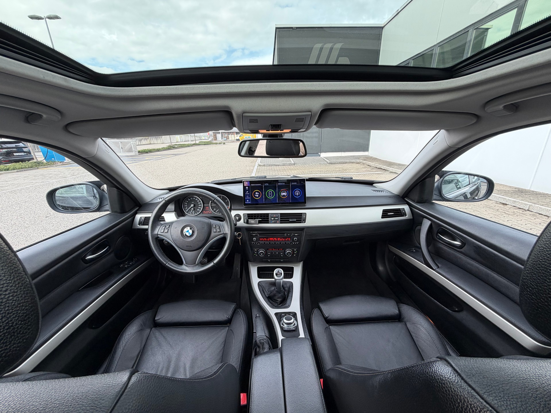BMW 318d-image-6