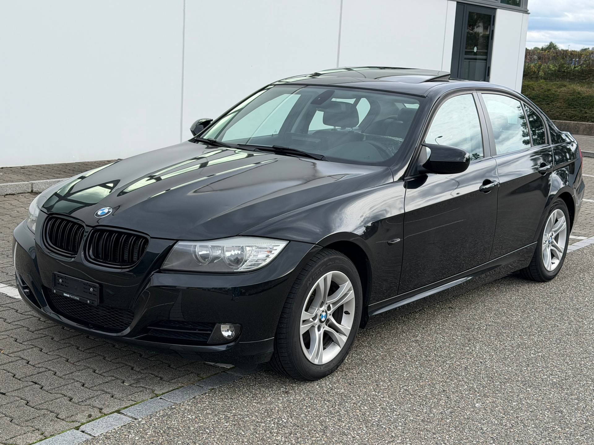 BMW 318d-image-1