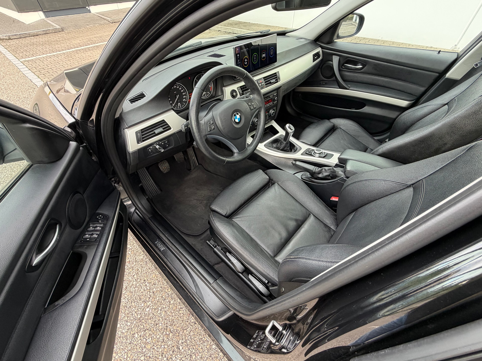 BMW 318d-image-7