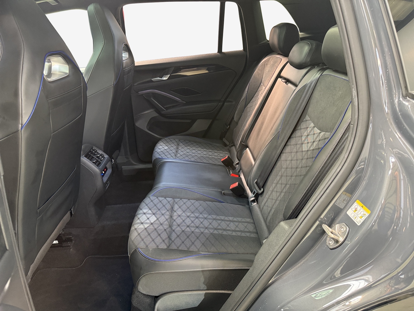 VW Tiguan 2.0 TSI DSG R-Line 4Motion-image-11