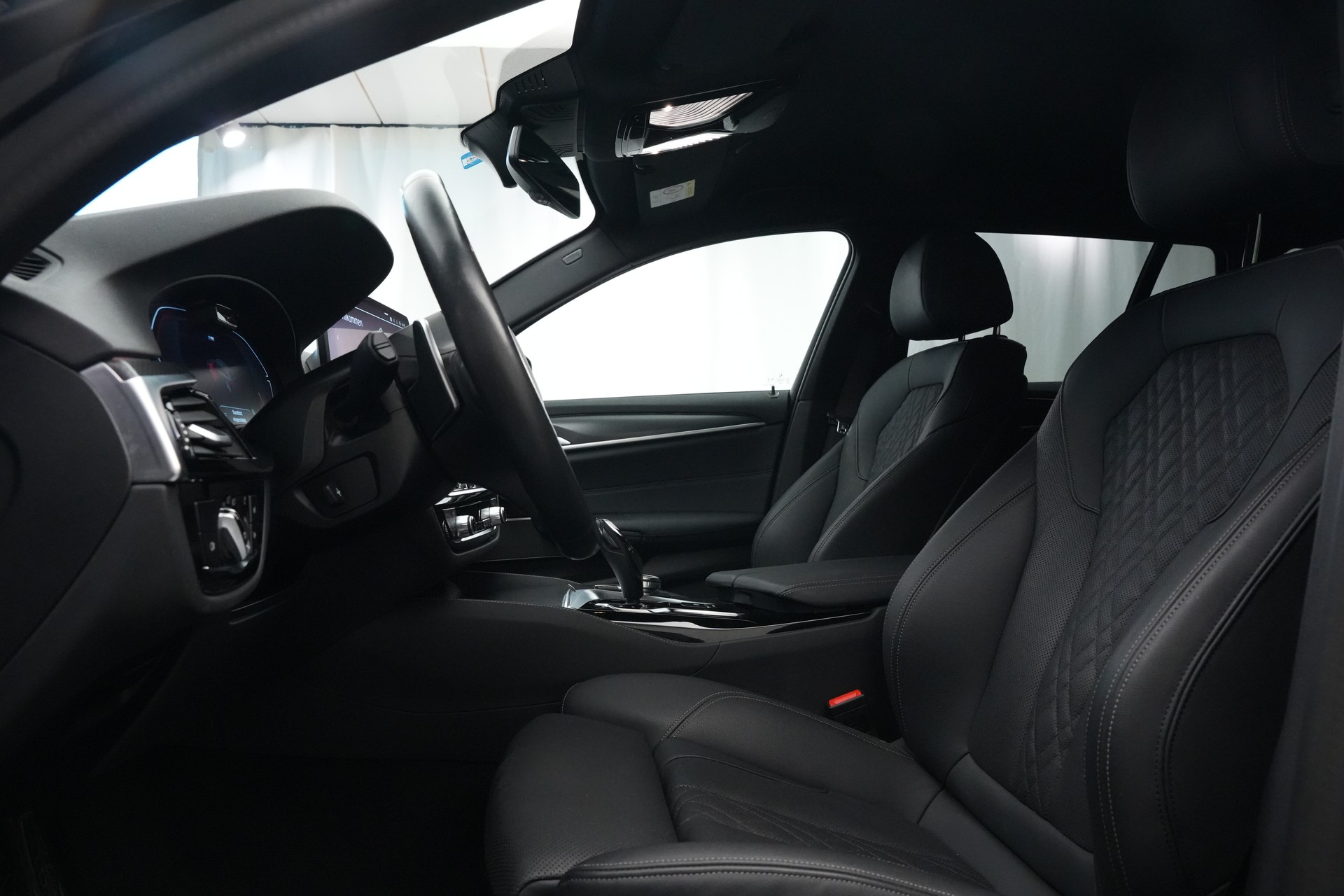 BMW 520d xDrive 48V Touring Pure M Sport Edition *CH-Fahrzeug*-image-12
