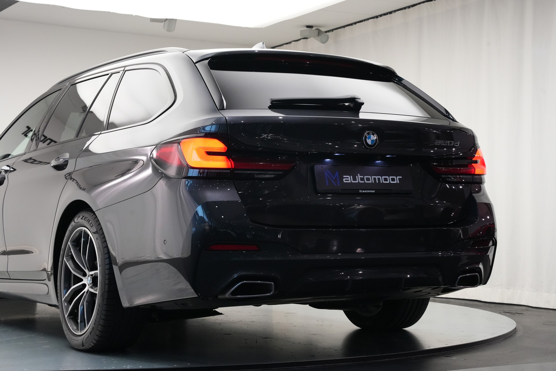 BMW 520d xDrive 48V Touring Pure M Sport Edition *CH-Fahrzeug*-image-37