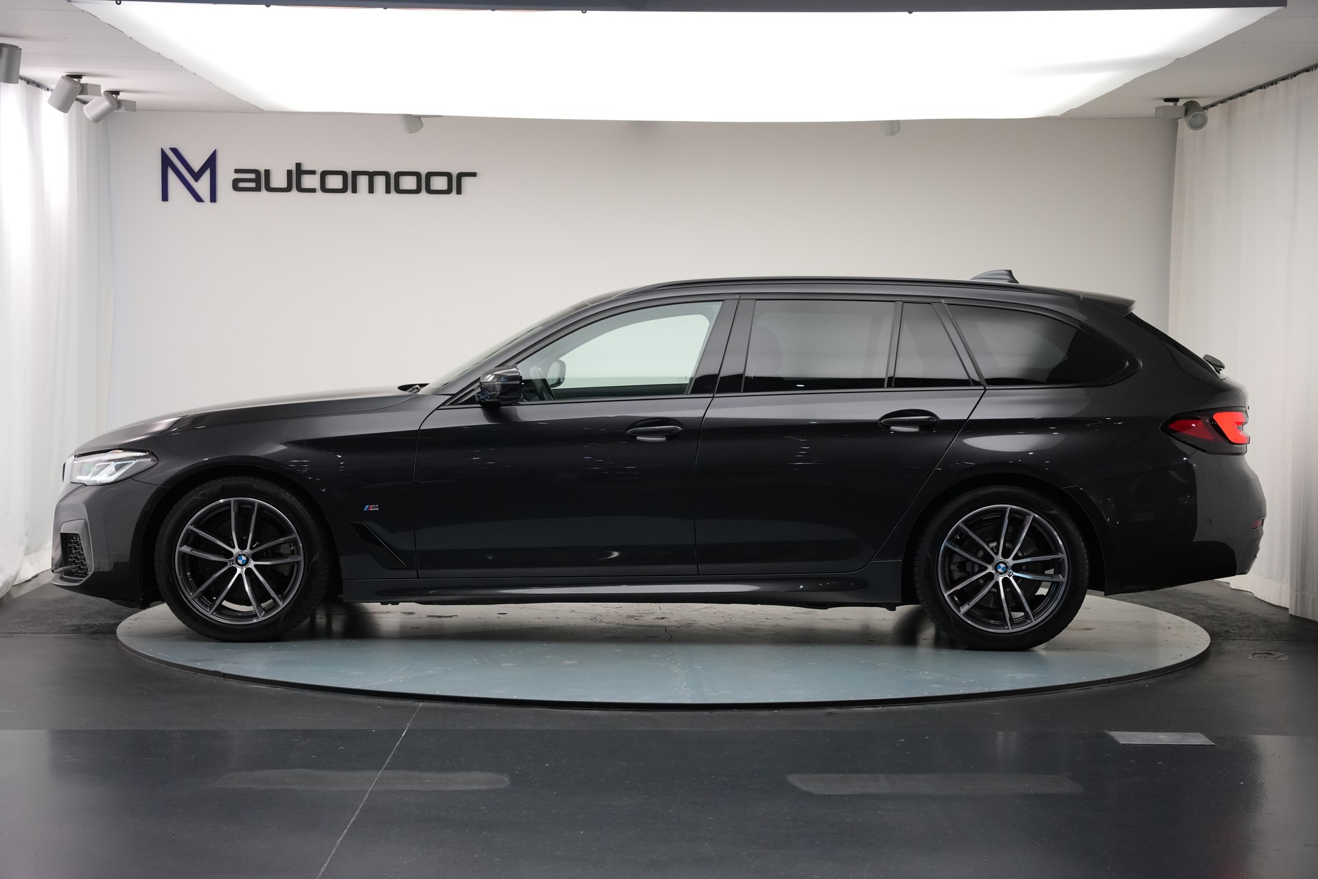 BMW 520d xDrive 48V Touring Pure M Sport Edition *CH-Fahrzeug*-image-7
