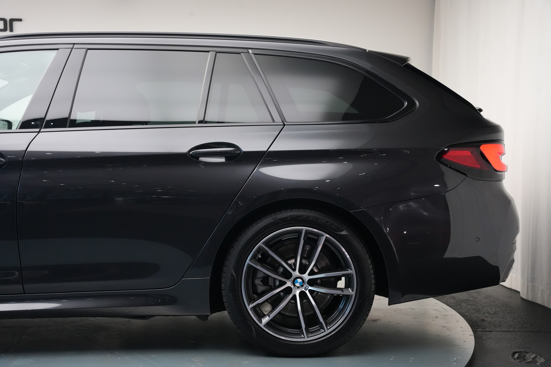 BMW 520d xDrive 48V Touring Pure M Sport Edition *CH-Fahrzeug*-image-40