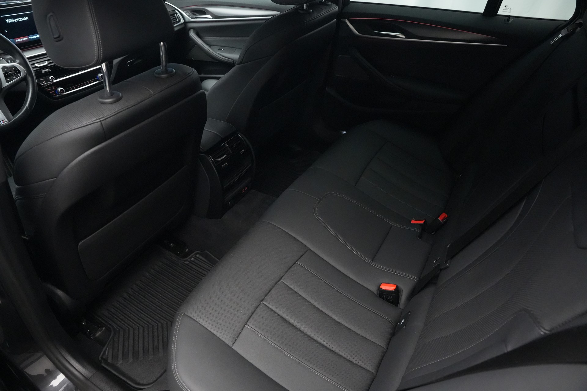 BMW 520d xDrive 48V Touring Pure M Sport Edition *CH-Fahrzeug*-image-15