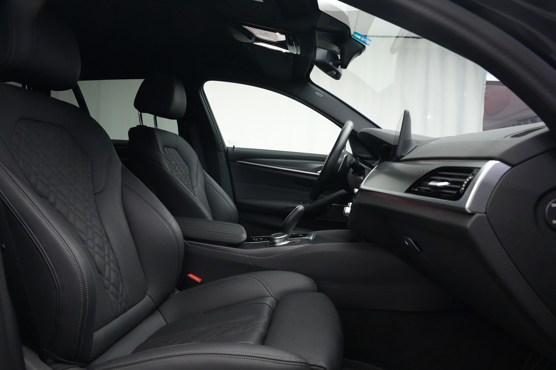 BMW 520d xDrive 48V Touring Pure M Sport Edition *CH-Fahrzeug*-image-13