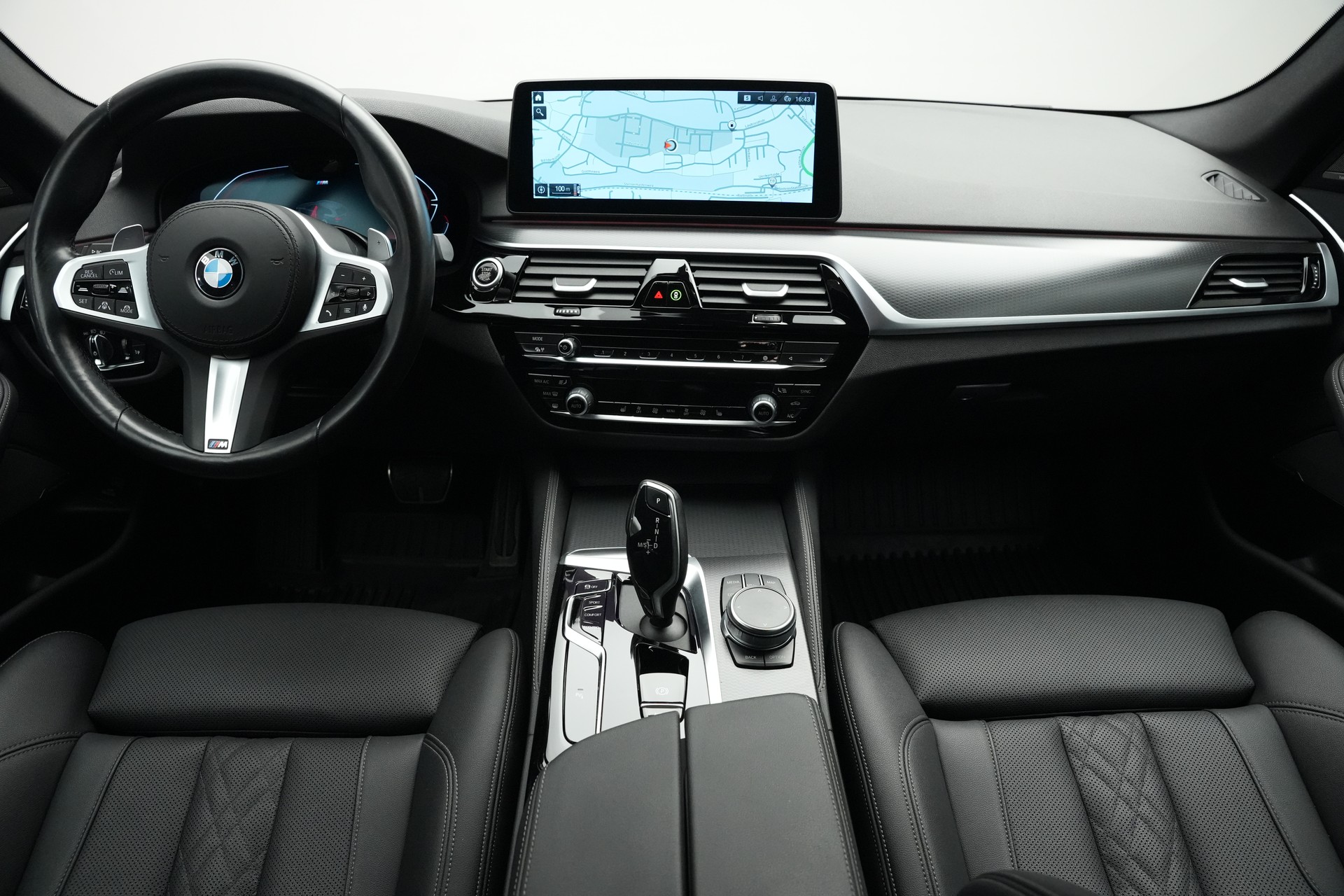BMW 520d xDrive 48V Touring Pure M Sport Edition *CH-Fahrzeug*-image-9