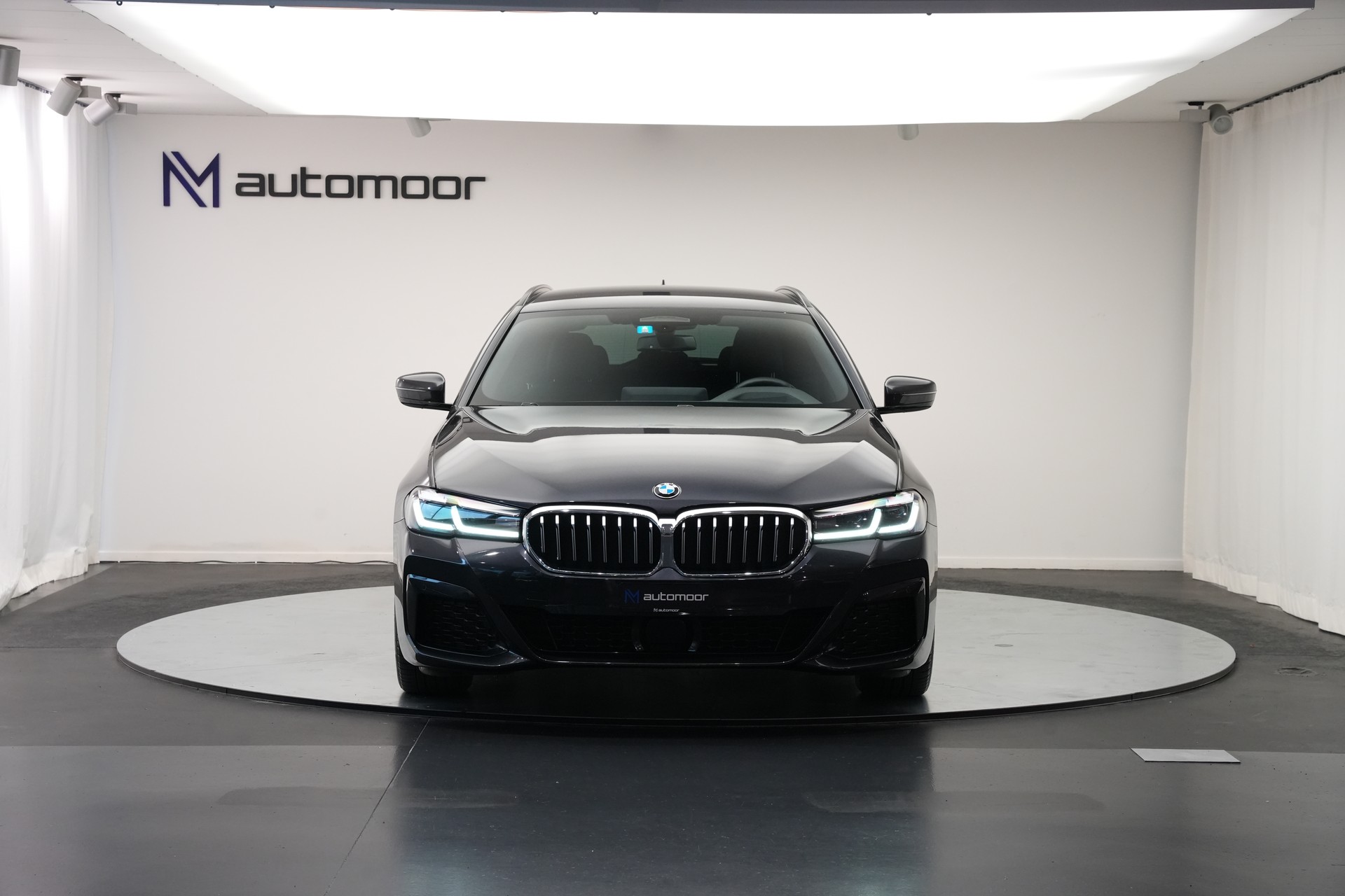 BMW 520d xDrive 48V Touring Pure M Sport Edition *CH-Fahrzeug*-showroom-element-1