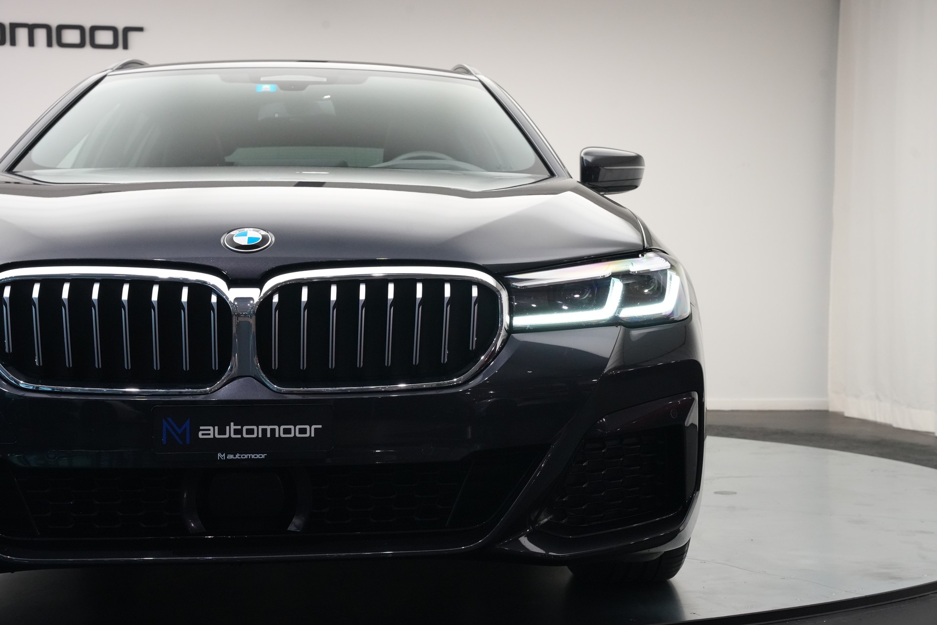 BMW 520d xDrive 48V Touring Pure M Sport Edition *CH-Fahrzeug*-image-42