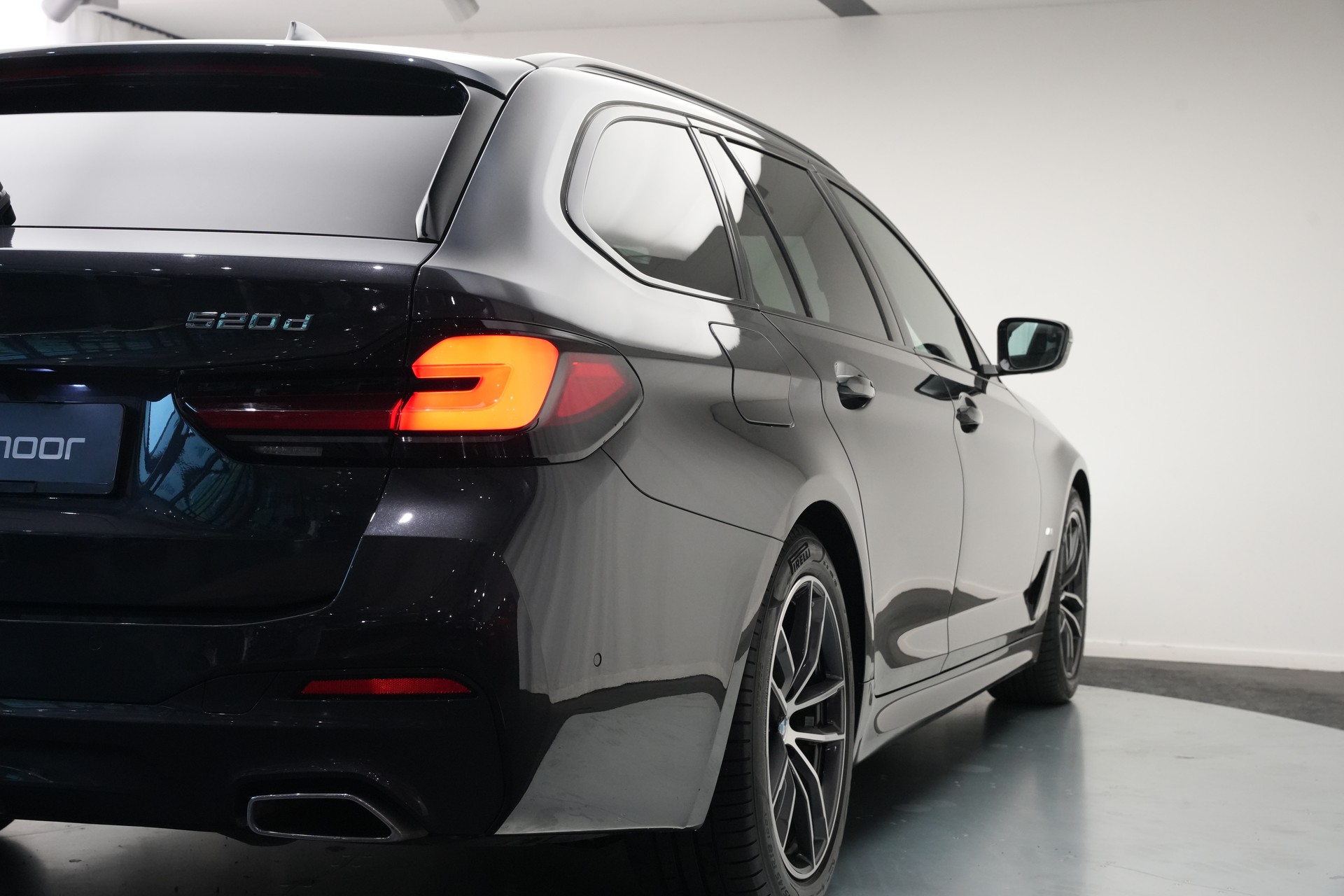 BMW 520d xDrive 48V Touring Pure M Sport Edition *CH-Fahrzeug*-image-39