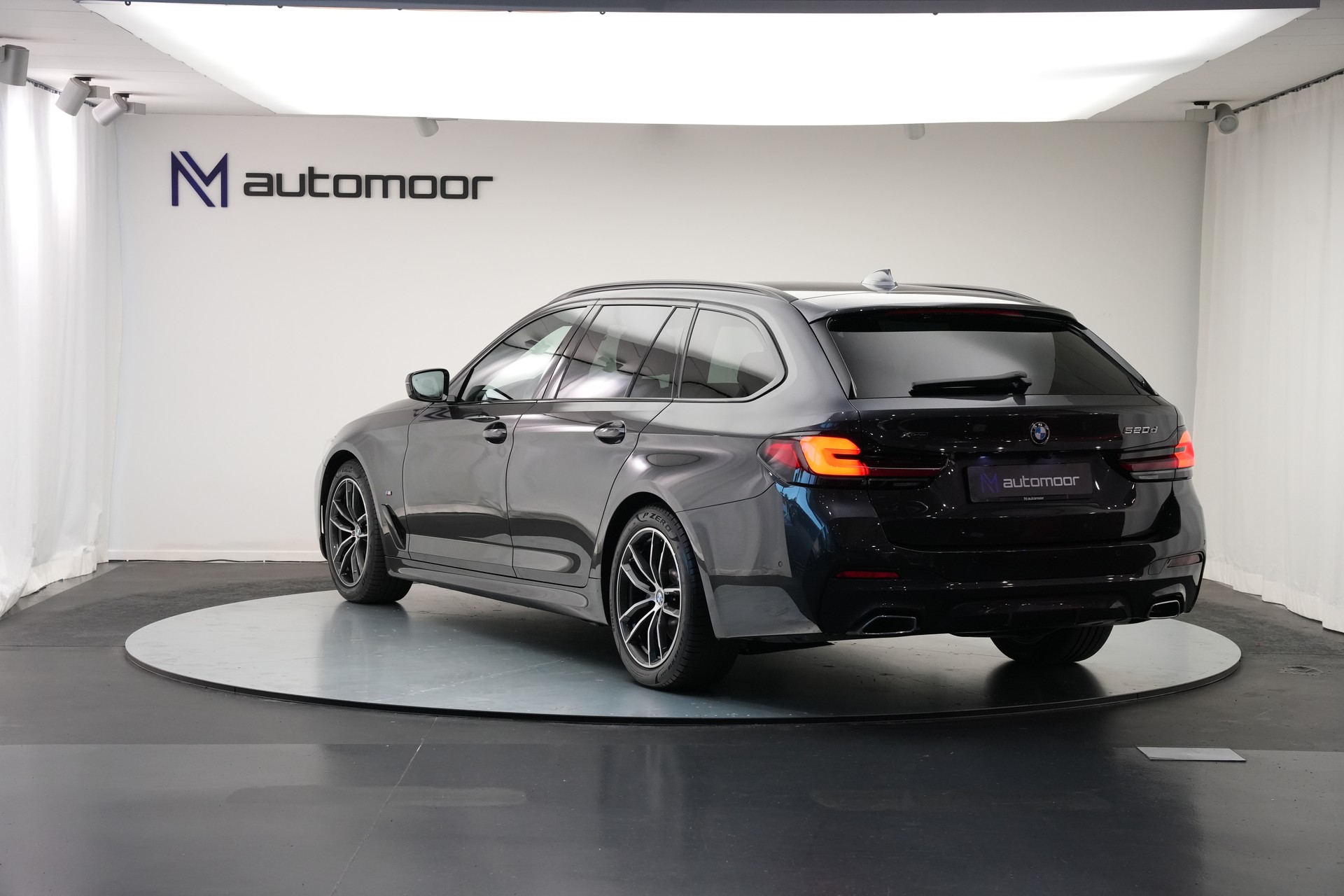 BMW 520d xDrive 48V Touring Pure M Sport Edition *CH-Fahrzeug*-image-6
