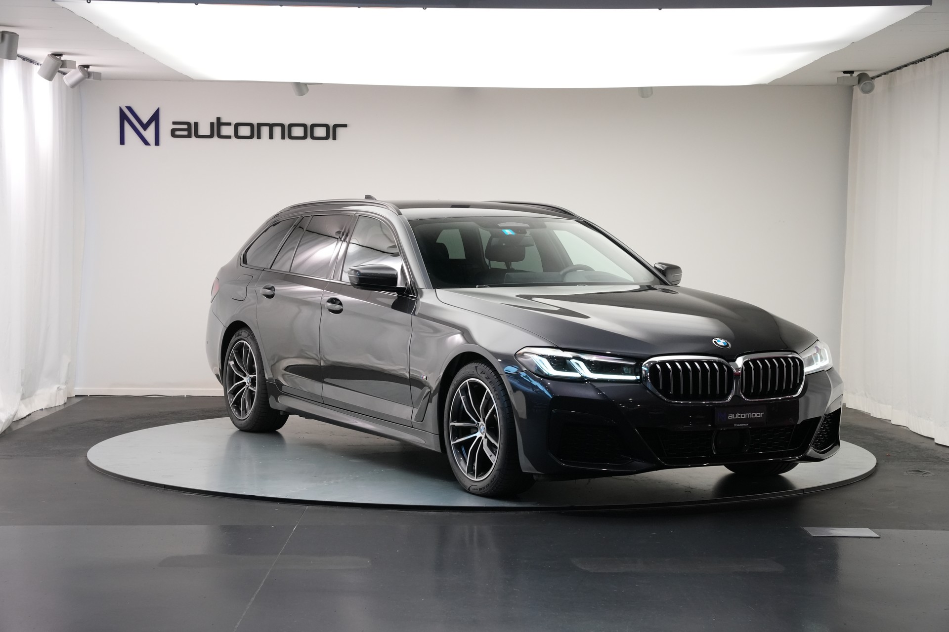 BMW 520d xDrive 48V Touring Pure M Sport Edition *CH-Fahrzeug*-showroom-element-2