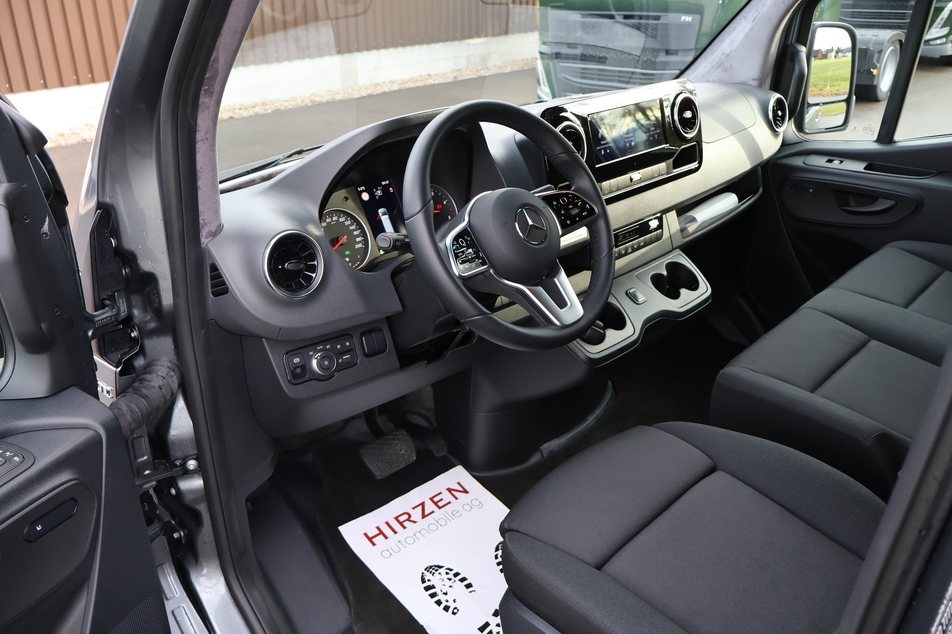 MERCEDES-BENZ Sprinter 319 CDI Lang 9G-TRONIC 4x4-image-8
