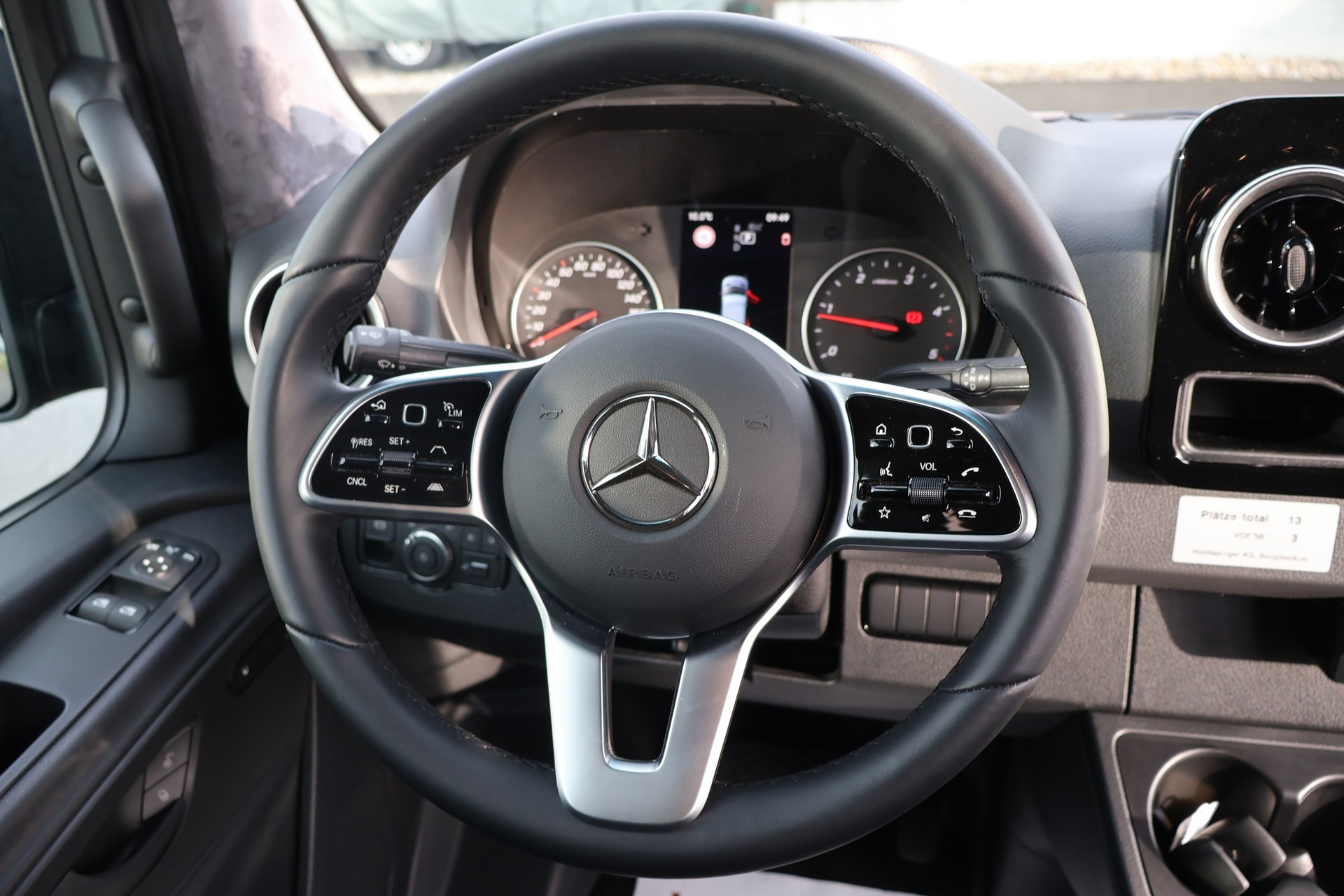 MERCEDES-BENZ Sprinter 319 CDI Lang 9G-TRONIC 4x4-image-13