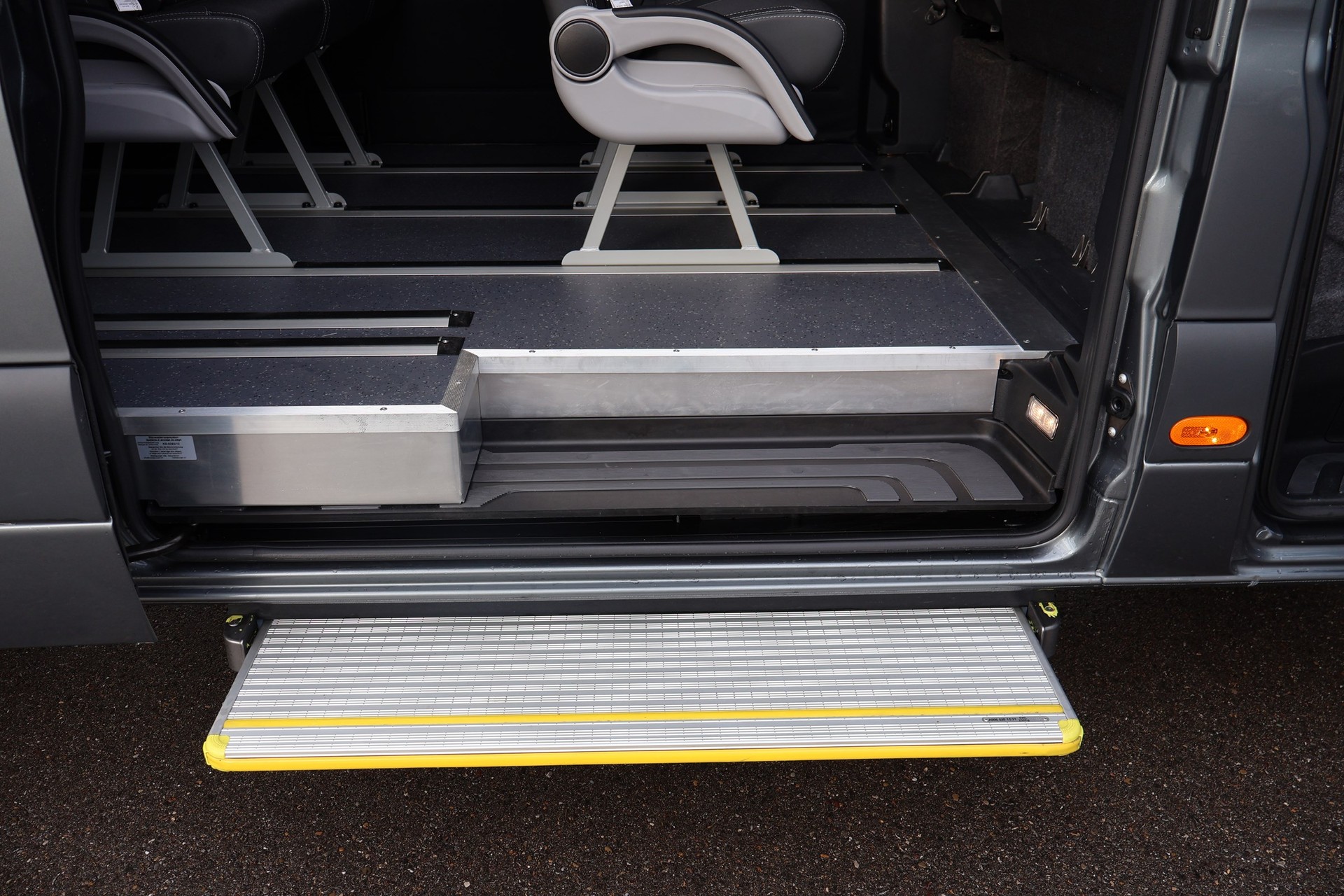 MERCEDES-BENZ Sprinter 319 CDI Lang 9G-TRONIC 4x4-image-19