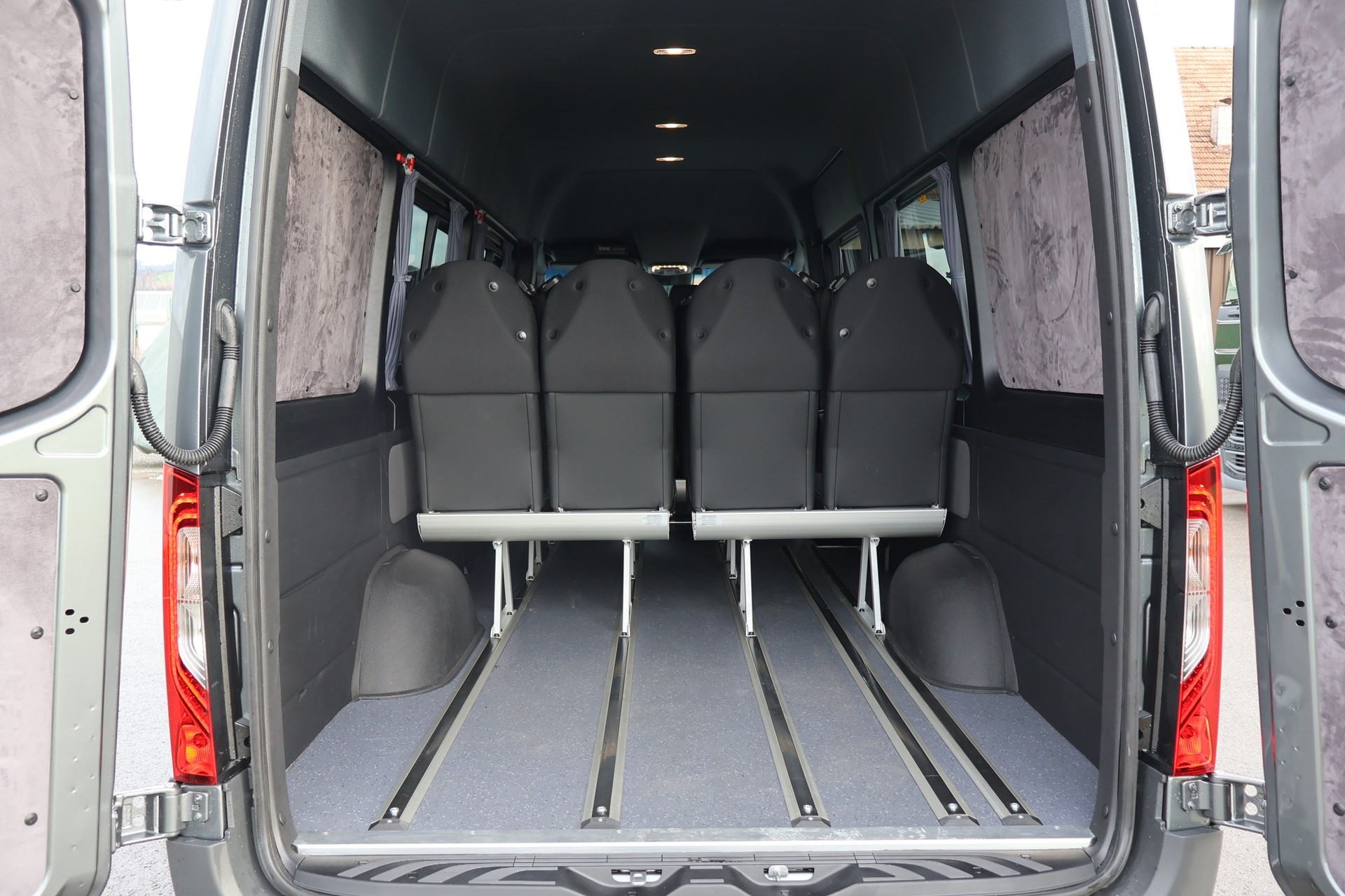 MERCEDES-BENZ Sprinter 319 CDI Lang 9G-TRONIC 4x4-image-23